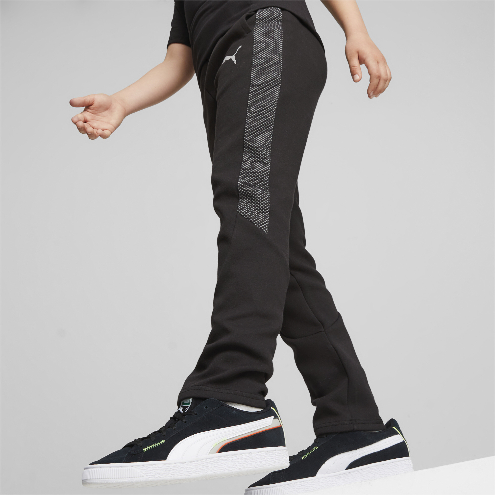 PUMA Evostripe Sweatpants In Black, Size 15-16 Youth