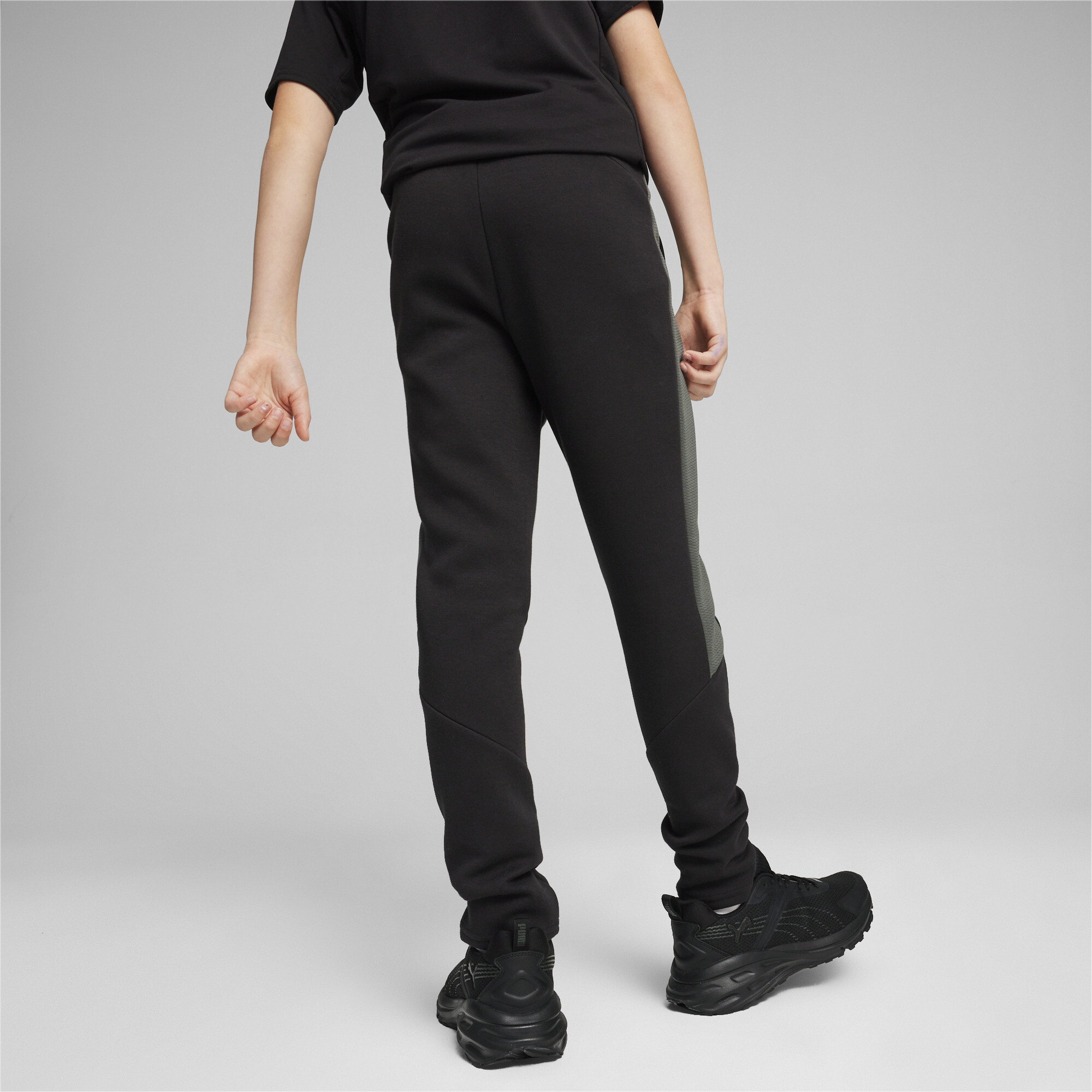 PUMA EVOSTRIPE Sweatpants In Black, Size 11-12 Youth