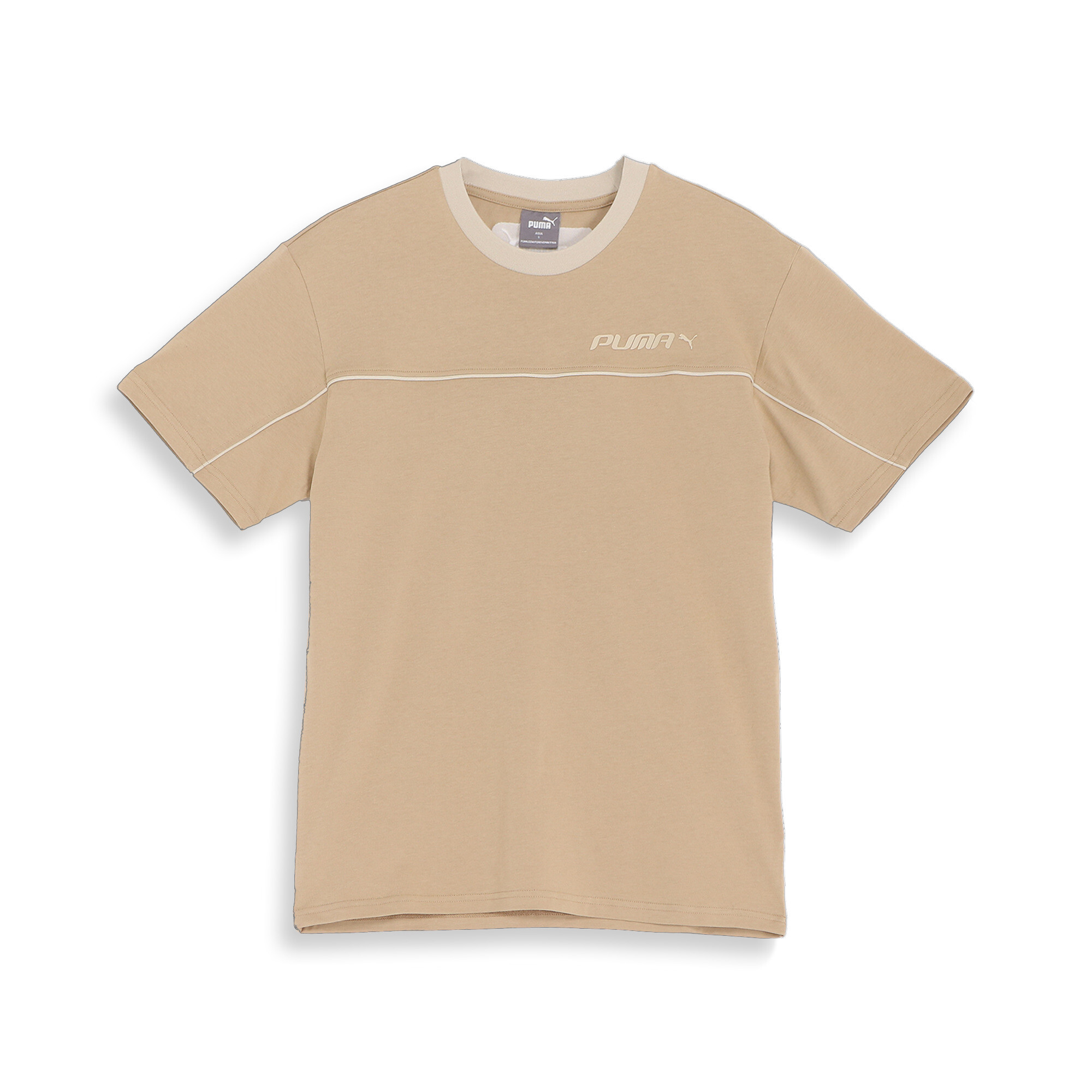 商品情報PUMA ONE LINEのコレクションより登場するグラフィック半袖Tシャツ。プーマブランドの象徴的なT7をベースにしたデザインと、胸元のプーマアーカイブNo.1ロゴが、クラシックな雰囲気を持