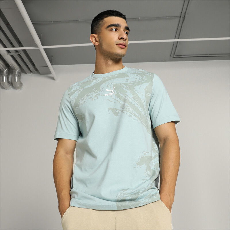 Men's PUMA Classics Graphic T-shirt in Blue size M
