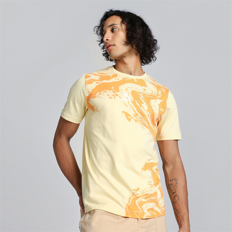 Men's PUMA Classics Graphic T-shirt in Chamomile size M