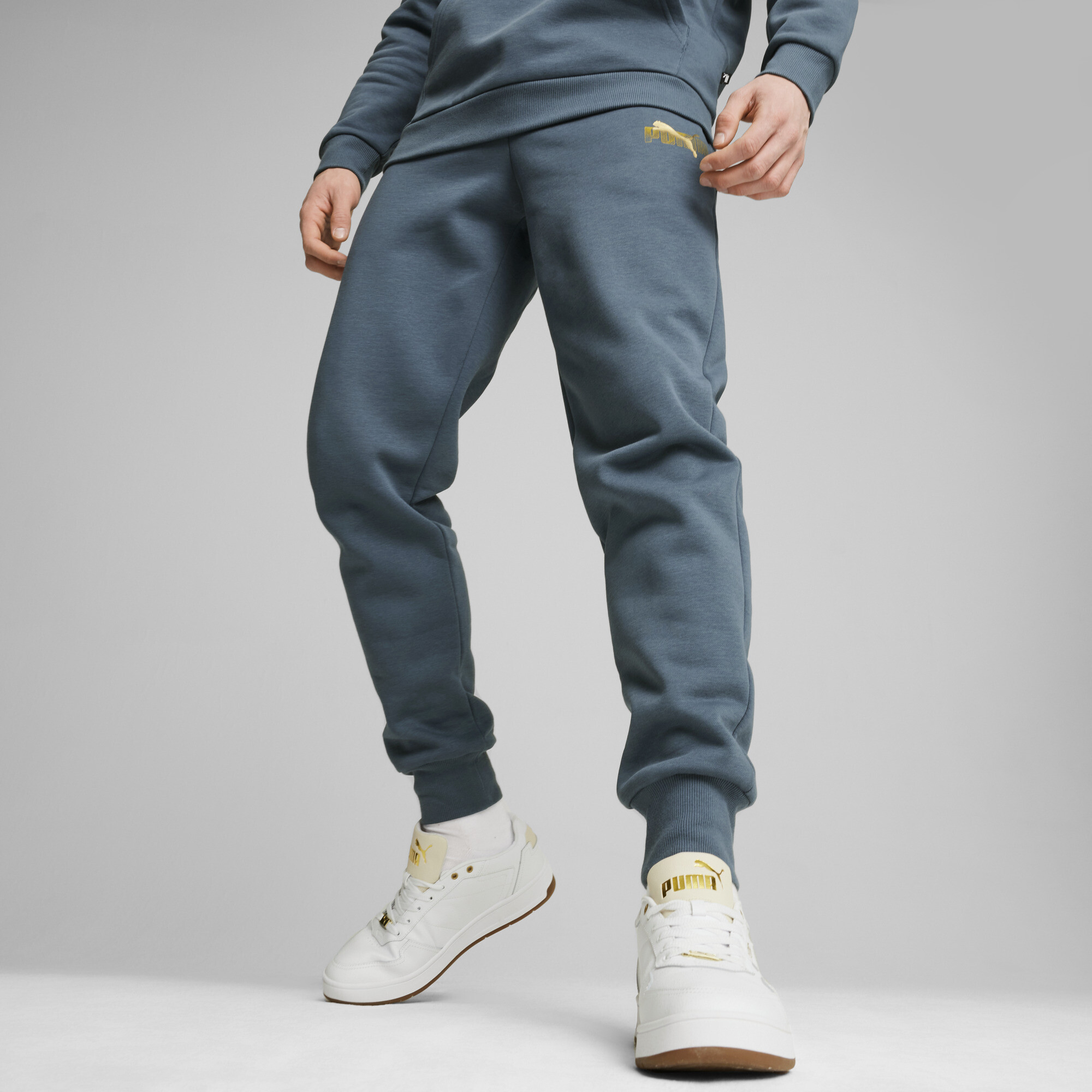 Puma Essentials+ Logo Lab Jogginghose Herren | Mit Print | Gray Skies | Größe: L