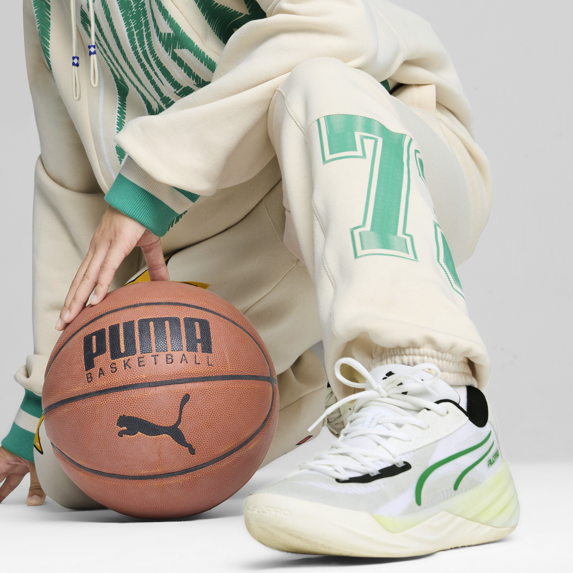 Puma Getting Crafty Basketball Sweat Pants Unisex, White, Size M, Clothing