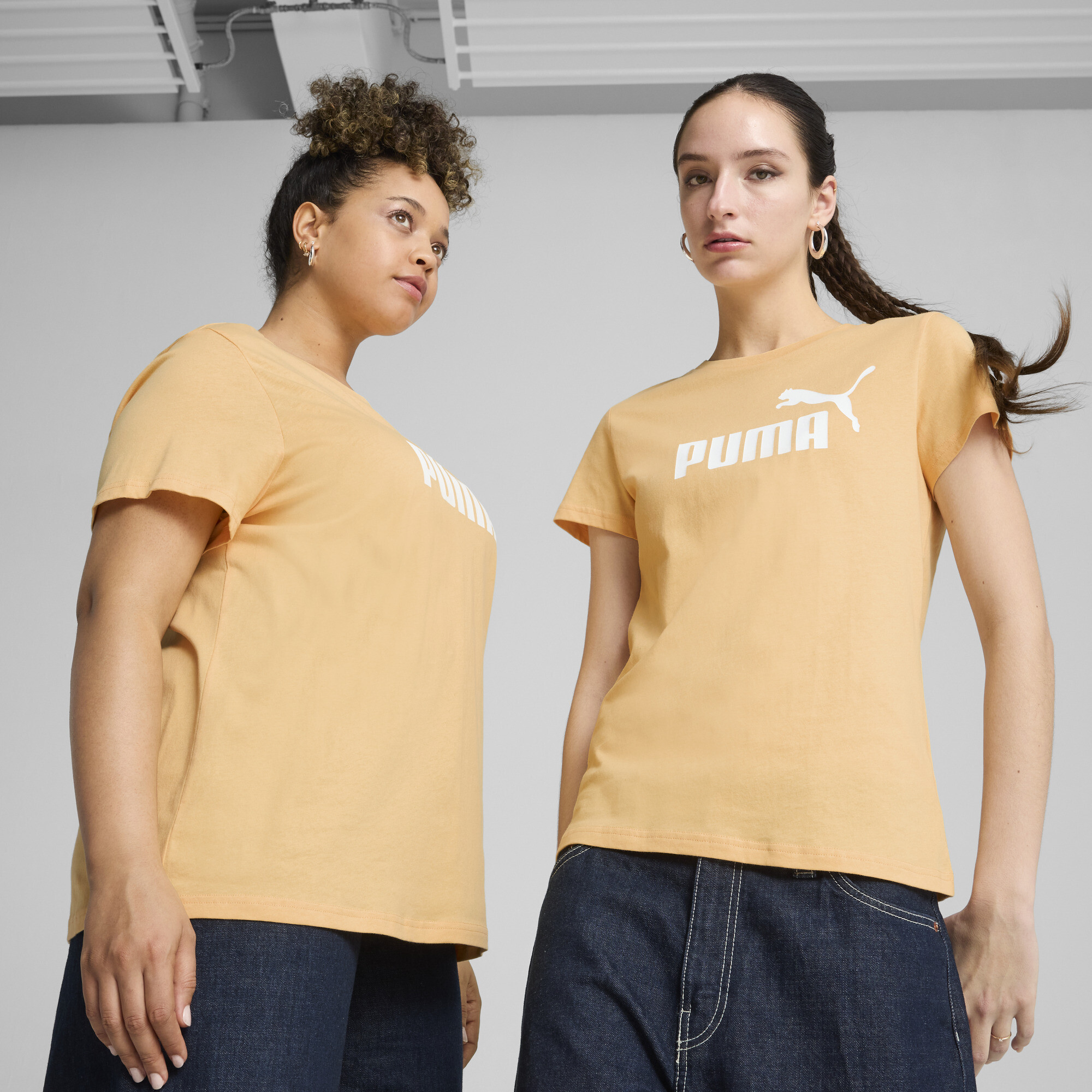 Puma ESS No. 1 Logo T-Shirt Damen | Mit Logo Print | Almost Apricot | Größe: XXS