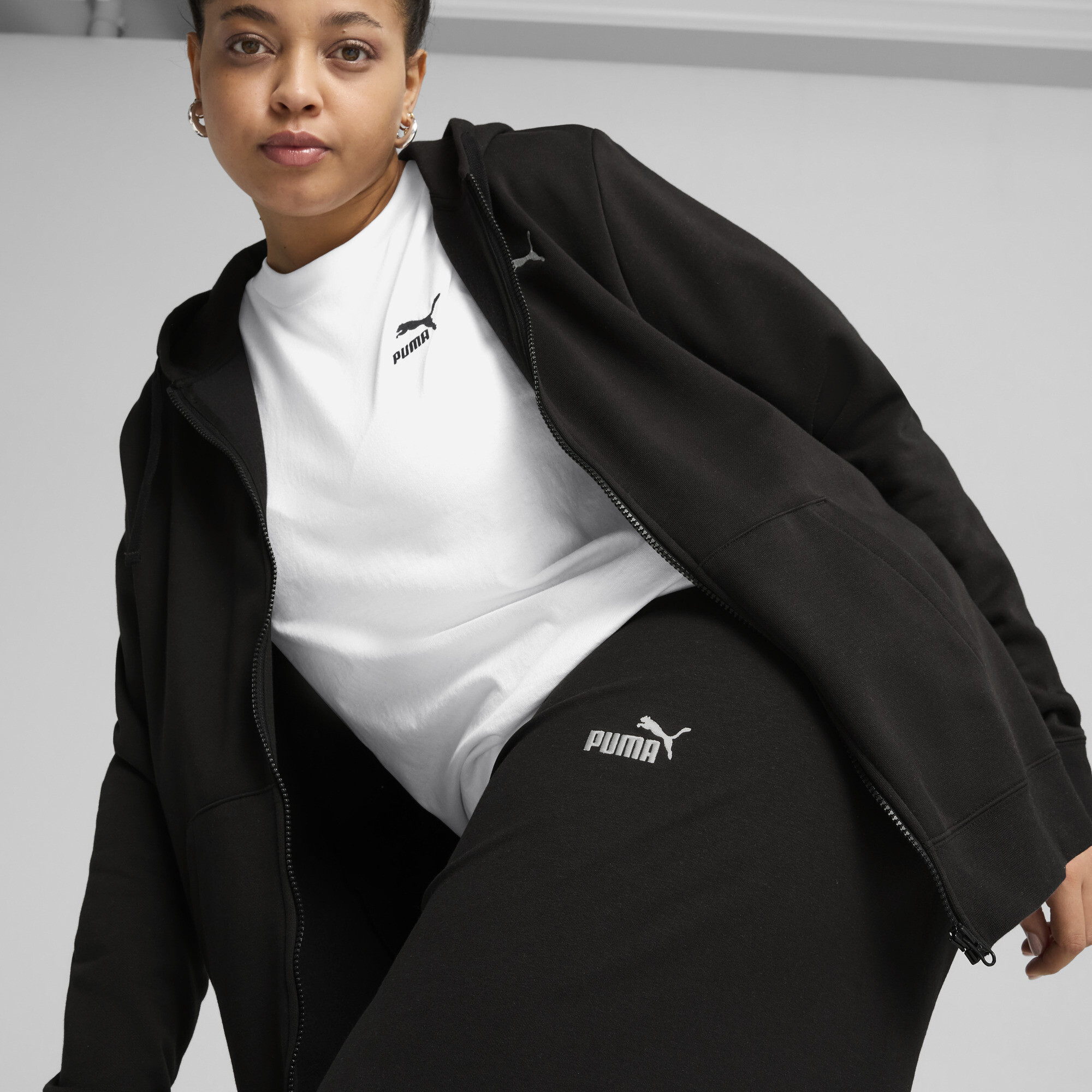 PUMA ESS Small No. 1 Logo rechte legging met hoge taille voor Dames, Zwart, Maat L thumbnail 4