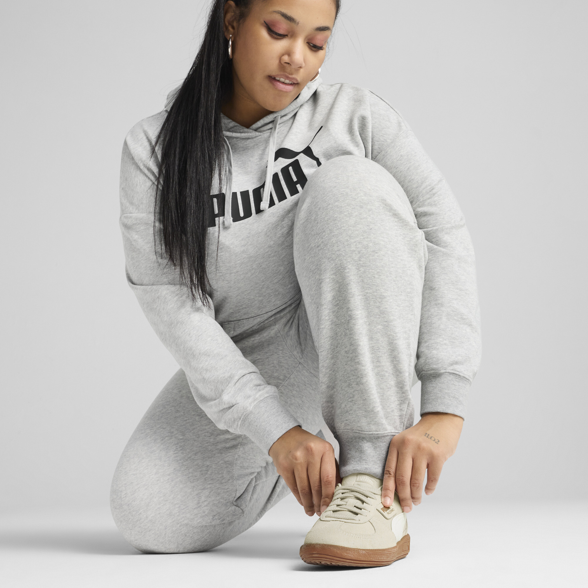 PUMA ESS Small No. 1 Logo Comfort joggingbroek met hoge taille voor Dames, Grijs, Maat XXS thumbnail 7