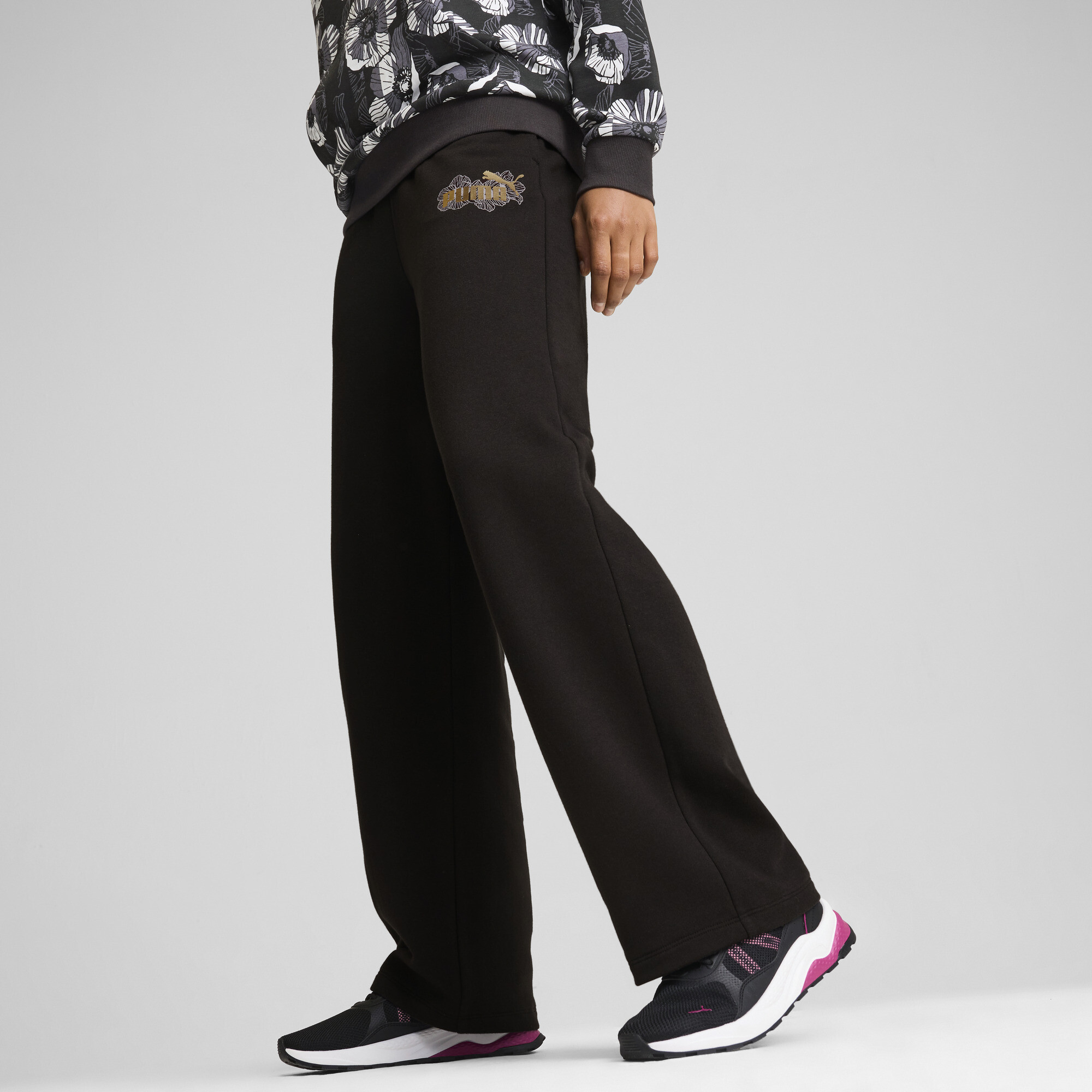 Women's PUMA ESS+ CLASS ACT Pants Women In Black, Size Small