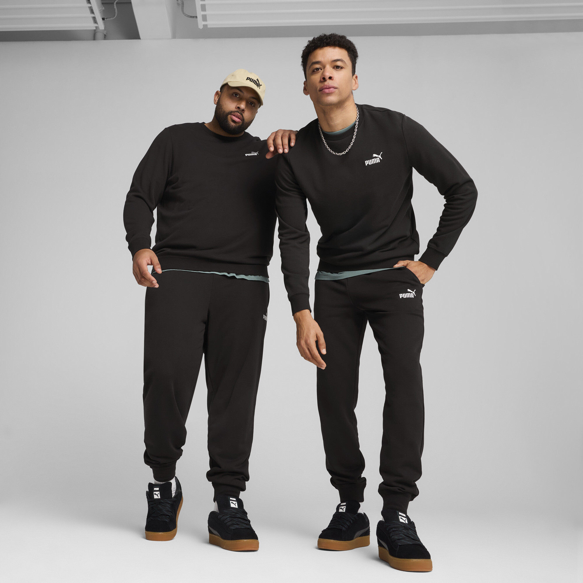 Брюки Essentials No. 1 Logo Sweatpants Men | Цвет: Черный | Puma