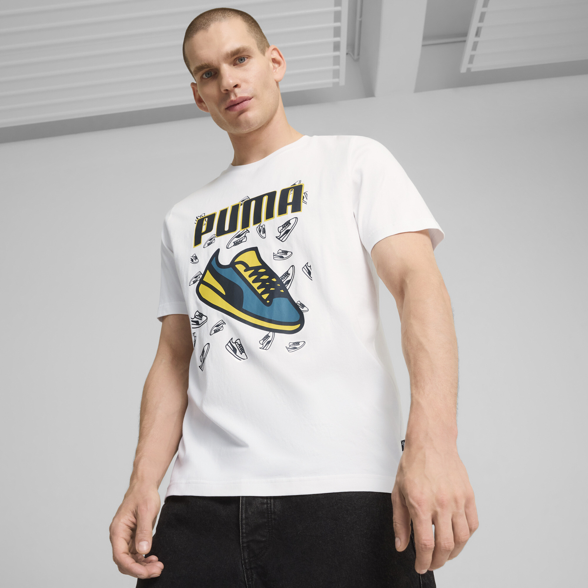 GRAPHICS Sneaker Tee Men