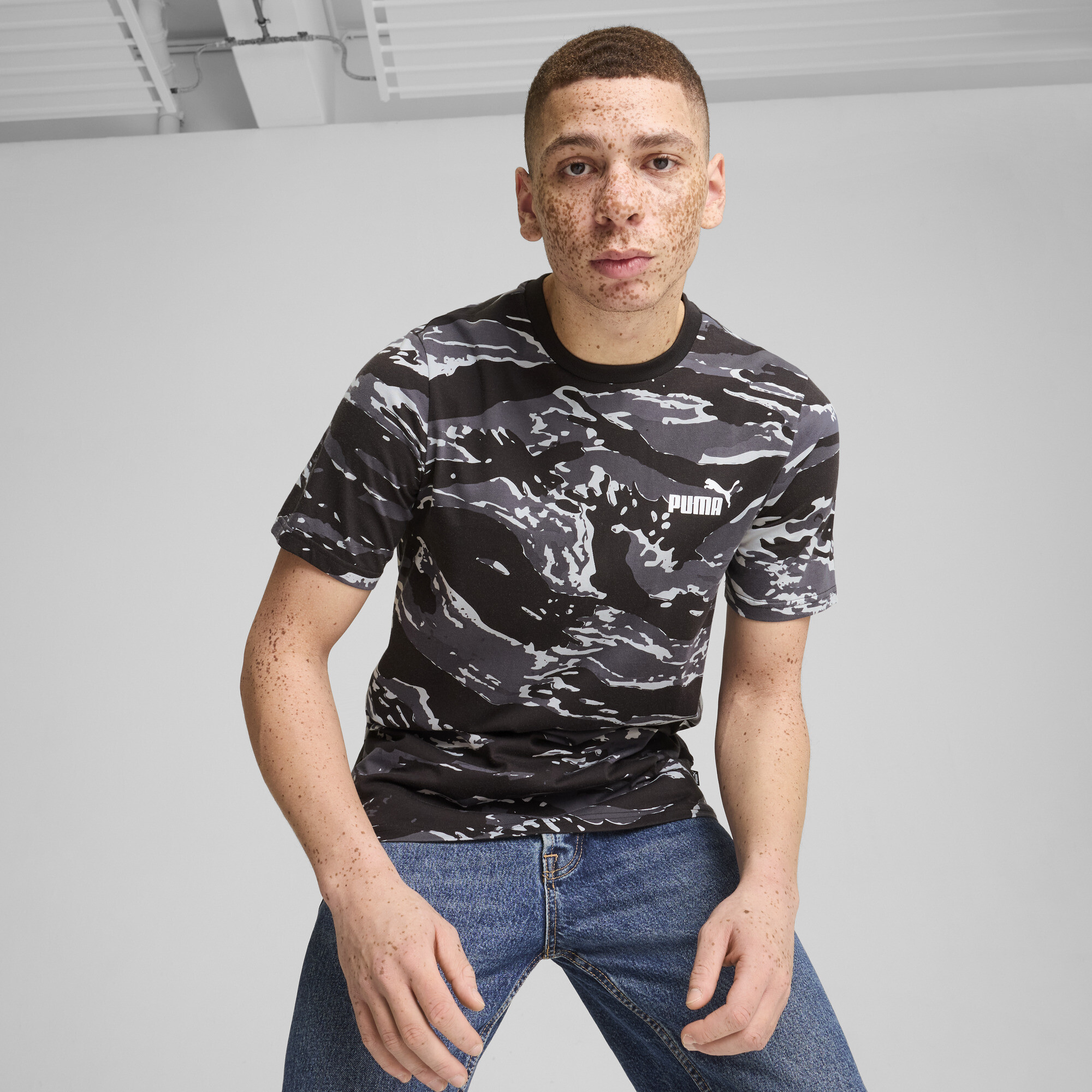 Puma ESS+ CAMO Graphic T-Shirt Herren | Mit Camouflage | Black | Größe: XXL