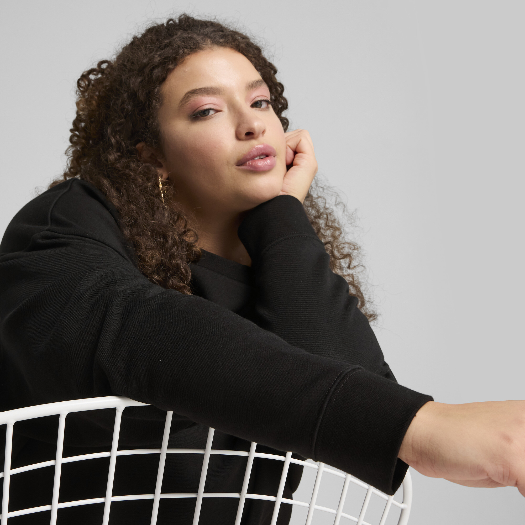 PUMA ESS Small No. 1 Logo Relaxed trui met ronde hals voor Dames, Zwart, Maat XL thumbnail 7