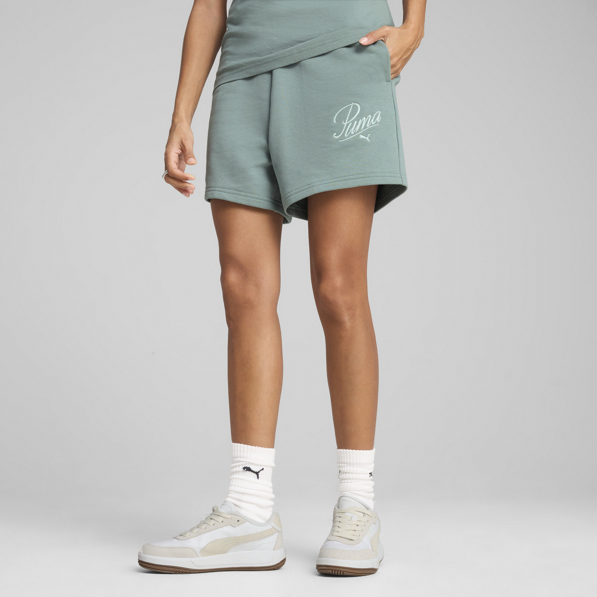 Puma ESS SCRIPT 5" Hochgeschnittene Shorts Damen | Mit Print | Green Moon | Größe: M