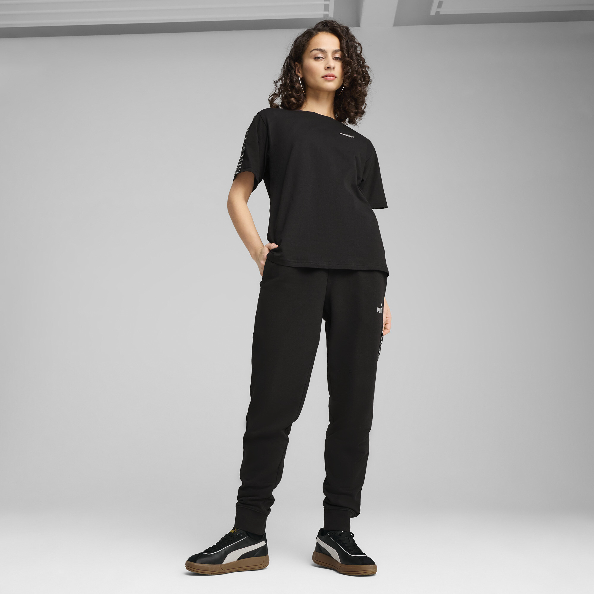 PUMA ESS TAPE relaxed T-shirt voor Dames, Zwart, Maat XS thumbnail 4