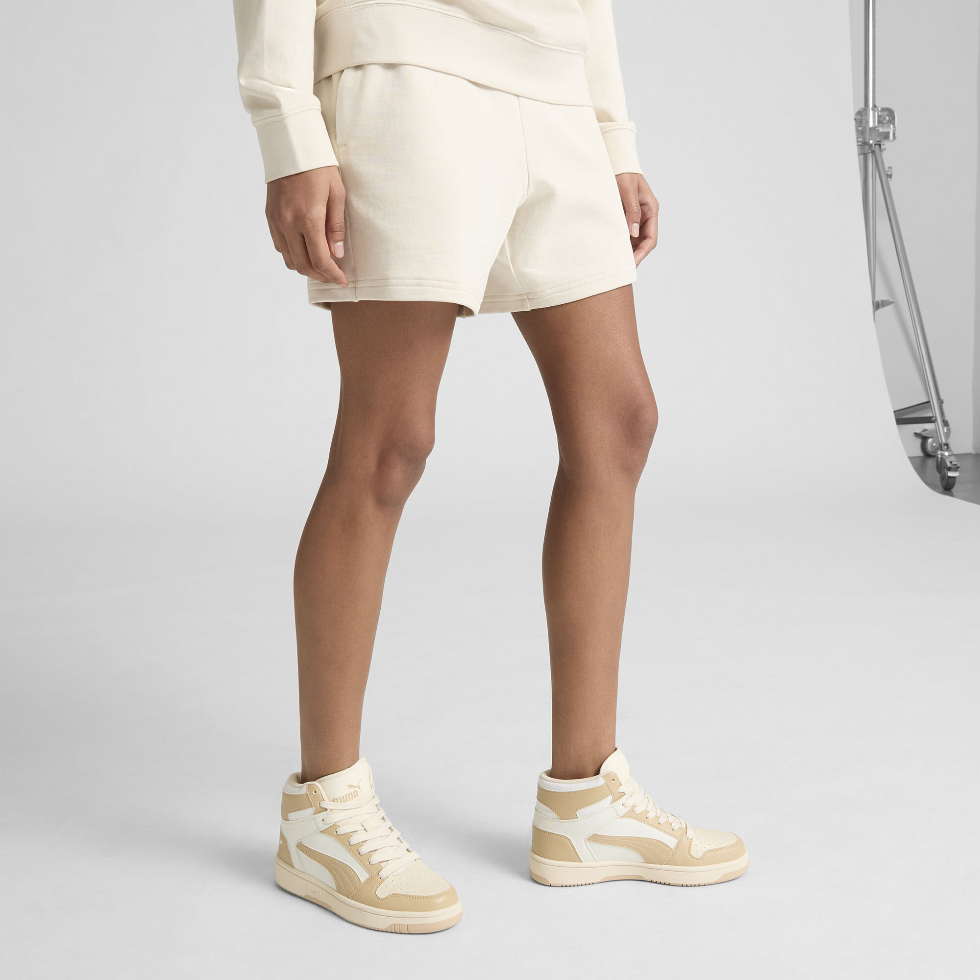 Puma Essentials Elevated Women's 5" Mid-rise Shorts In White