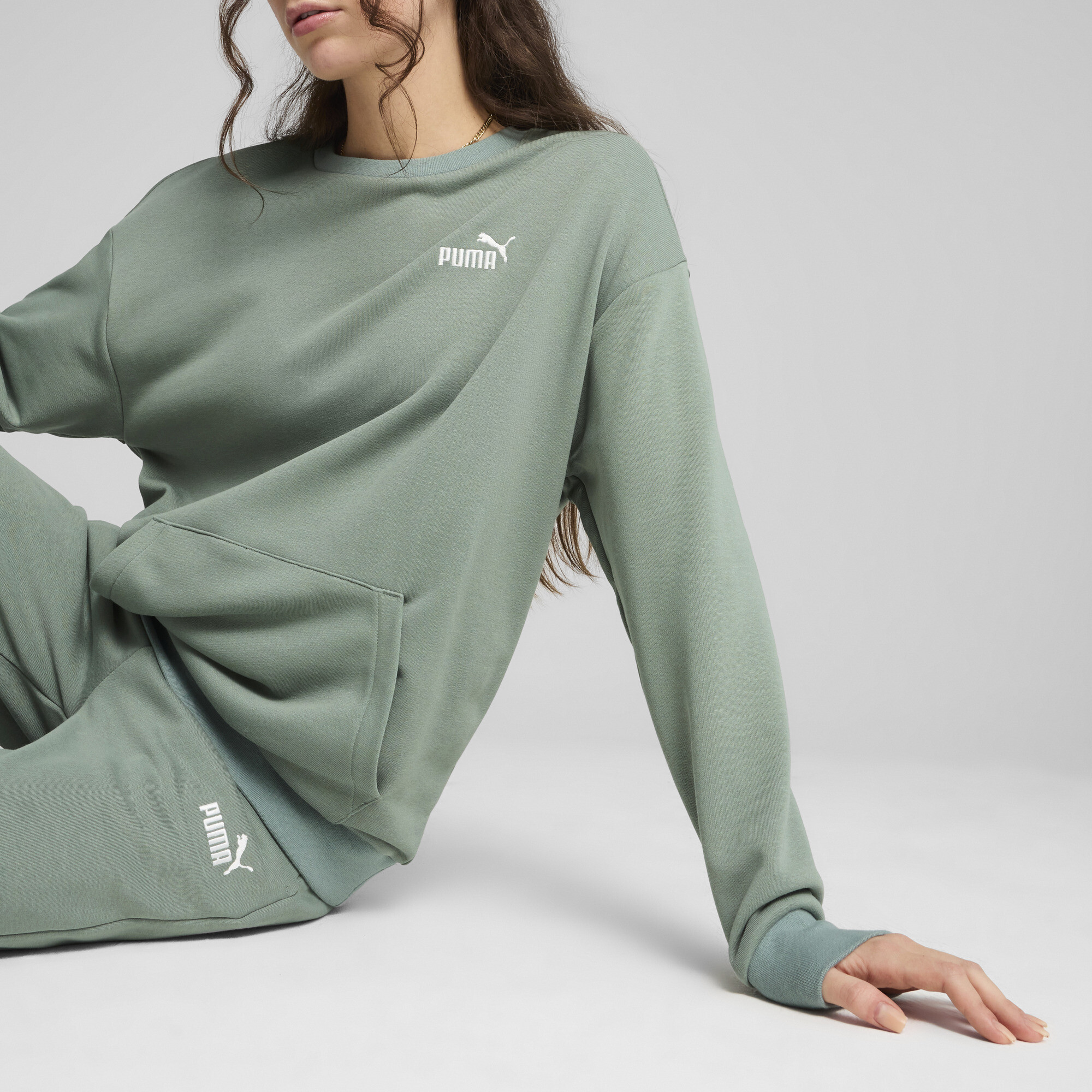 Women's Puma Relaxed Sweat Suit, Green, Size M, Clothing