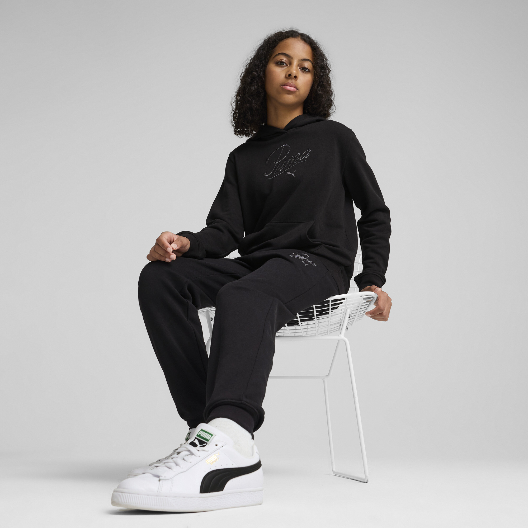 PUMA Essentials Script sweatpant, Zwart