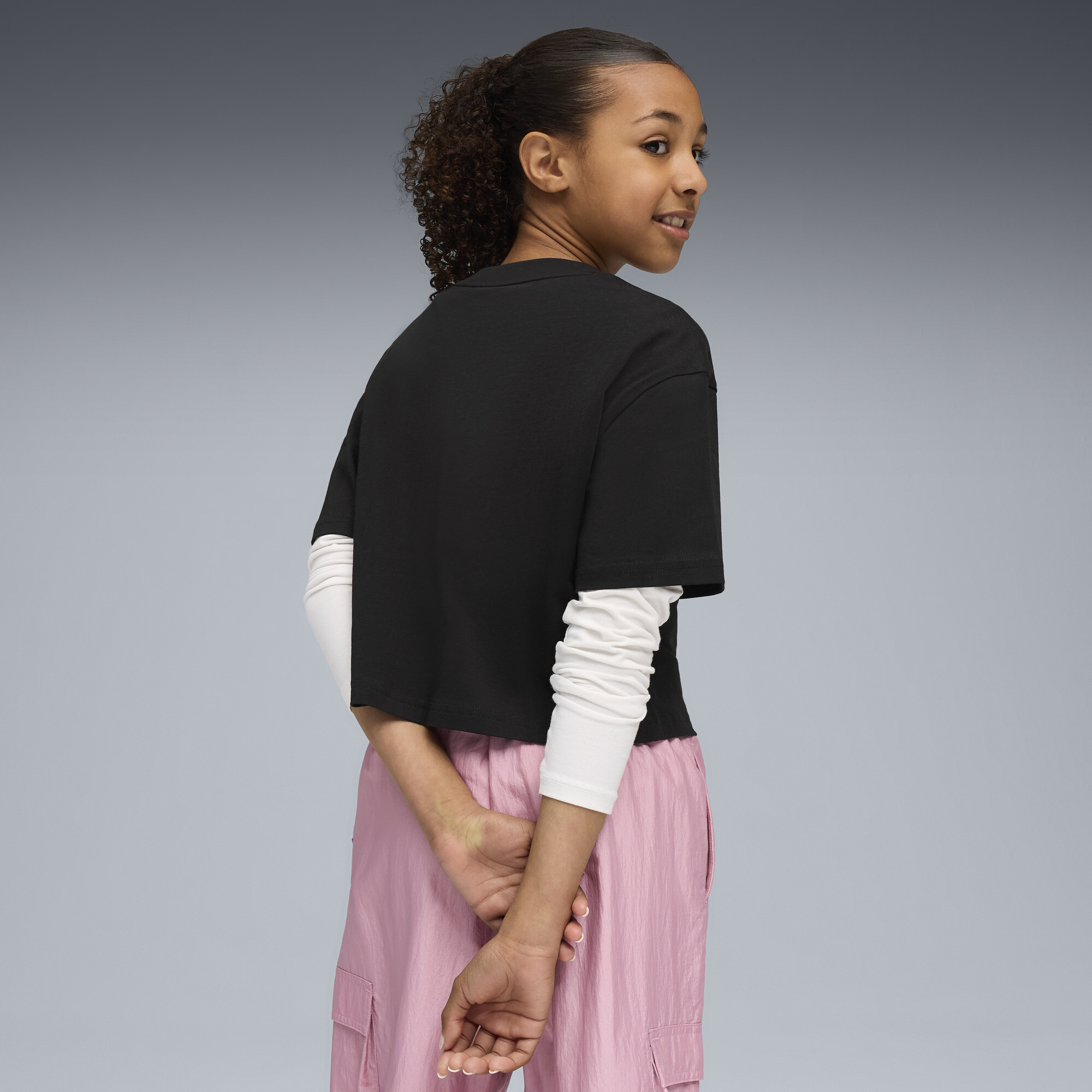 Essentials 2 kleuren No. 1 PUMA-logo cropped T-shirt voor Dames, Roze/Zwart, Maat 13-14Y thumbnail 3