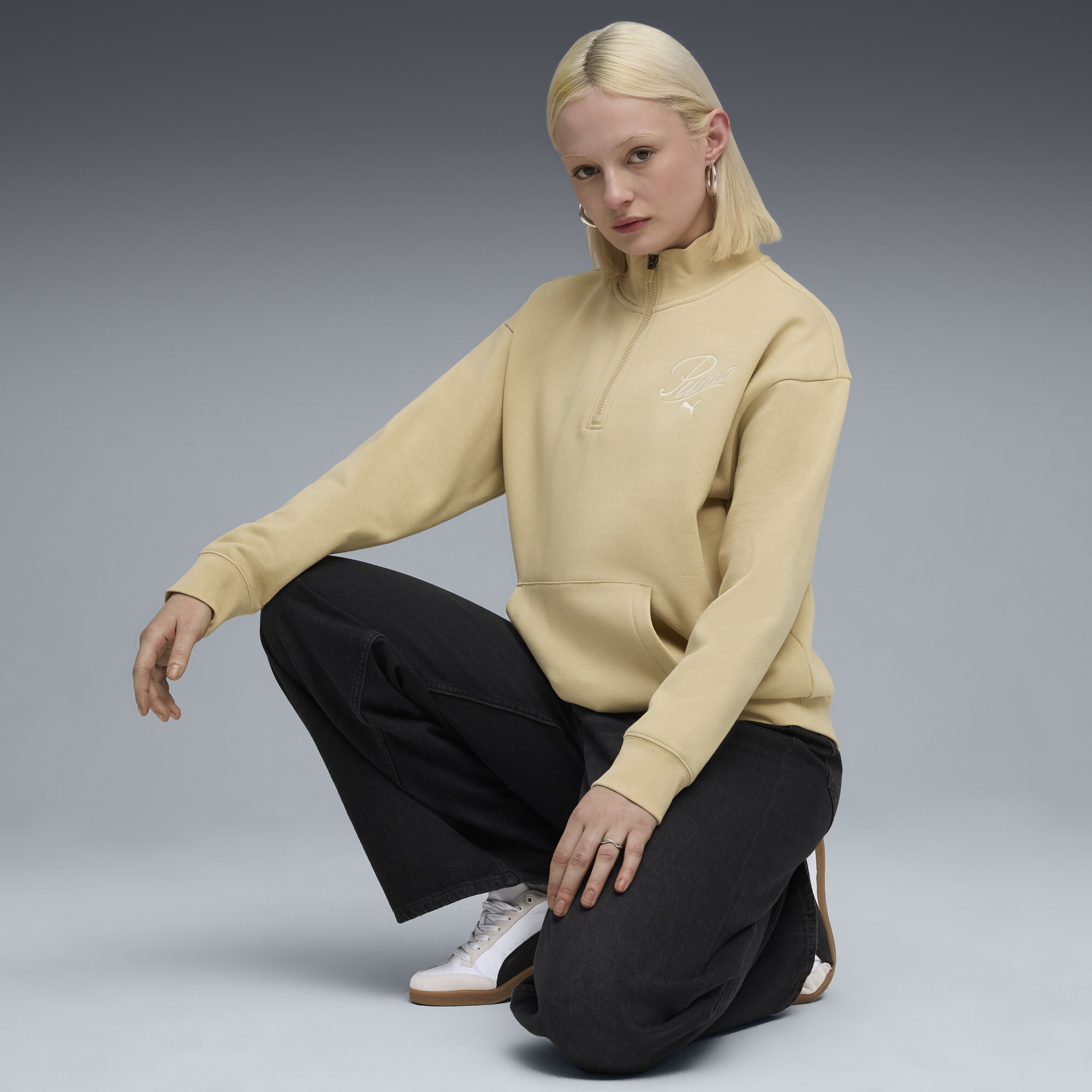 PUMA Essentials Script relaxte sweater met ronde hals, halve rits en hoge hals voor Dames, Beige, Maat XL thumbnail 4