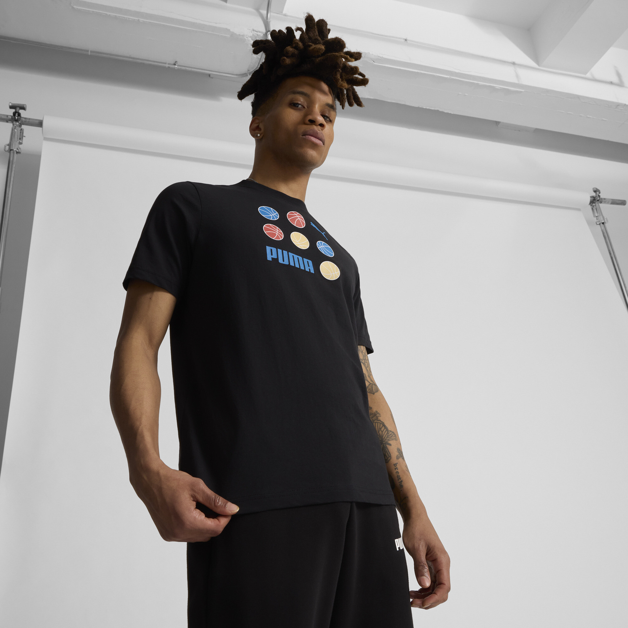 PUMA GRAPHICS BBall Men's T-Shirt in Black, Size S