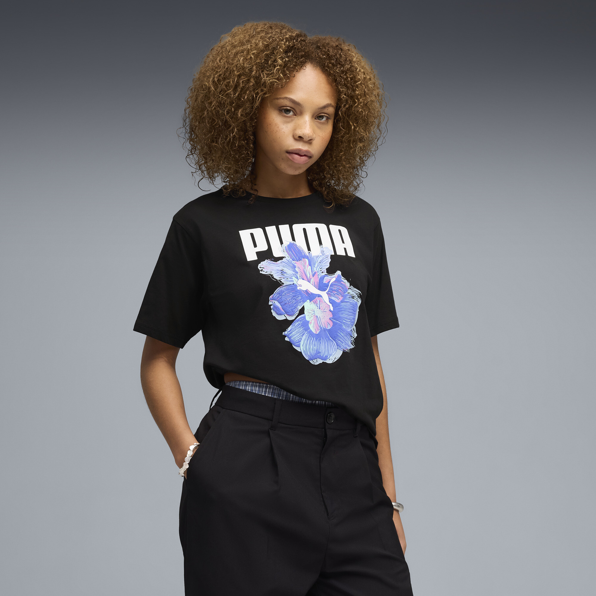 Camiseta Graphic Relaxed Flower Feminina | black | PUMA