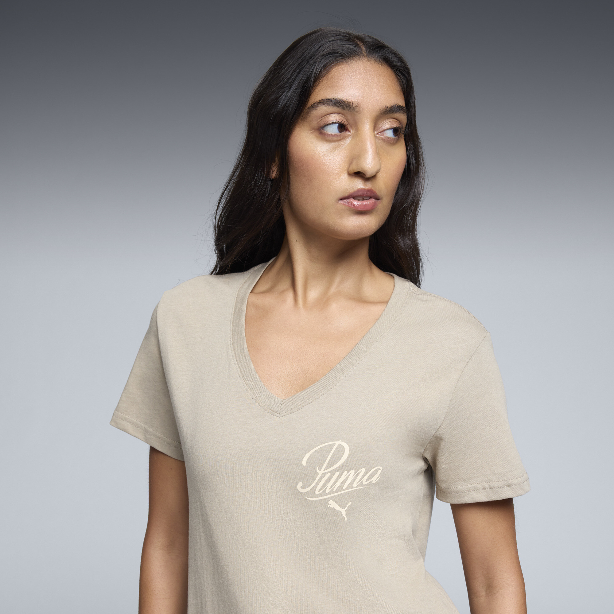 PUMA Essentials Script Women's V-Neck Tee - Picture 9 of 20