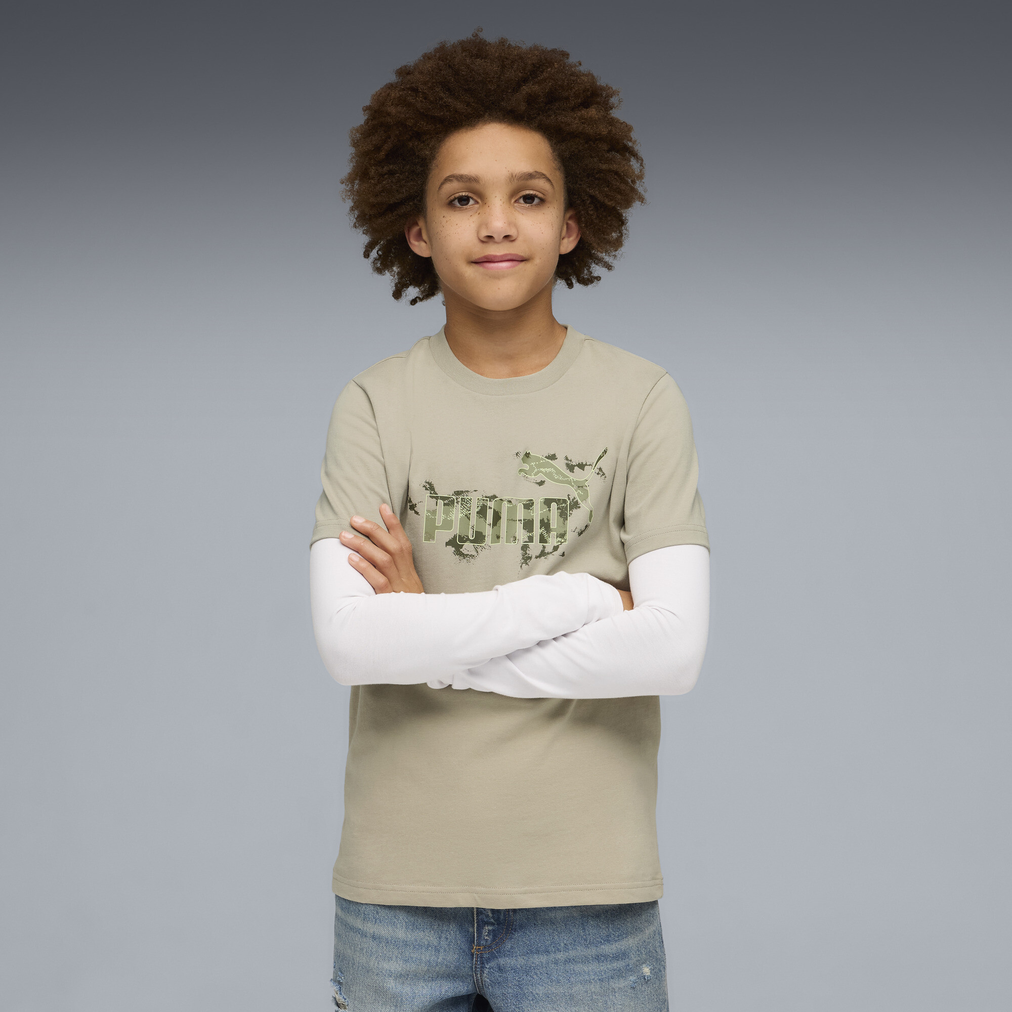 PUMA Essentials camouflage T-shirt voor Heren, Beige/Grijs, Maat 9-10Y