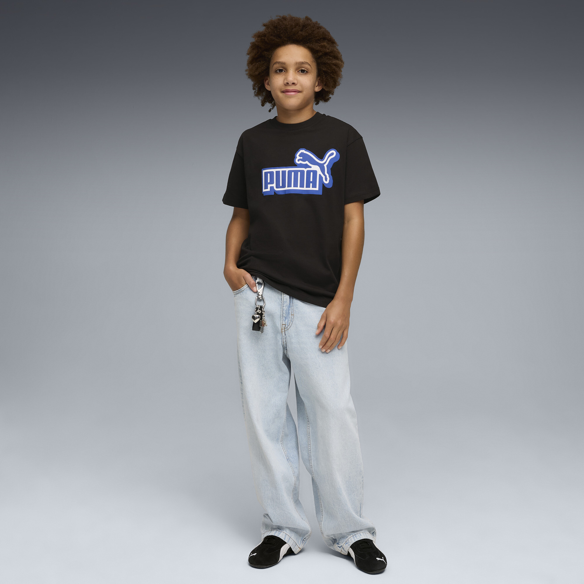 PUMA Essentials Logo Lab Relaxed Graphic T-shirt voor Heren, Zwart, Maat 7-8Y thumbnail 4
