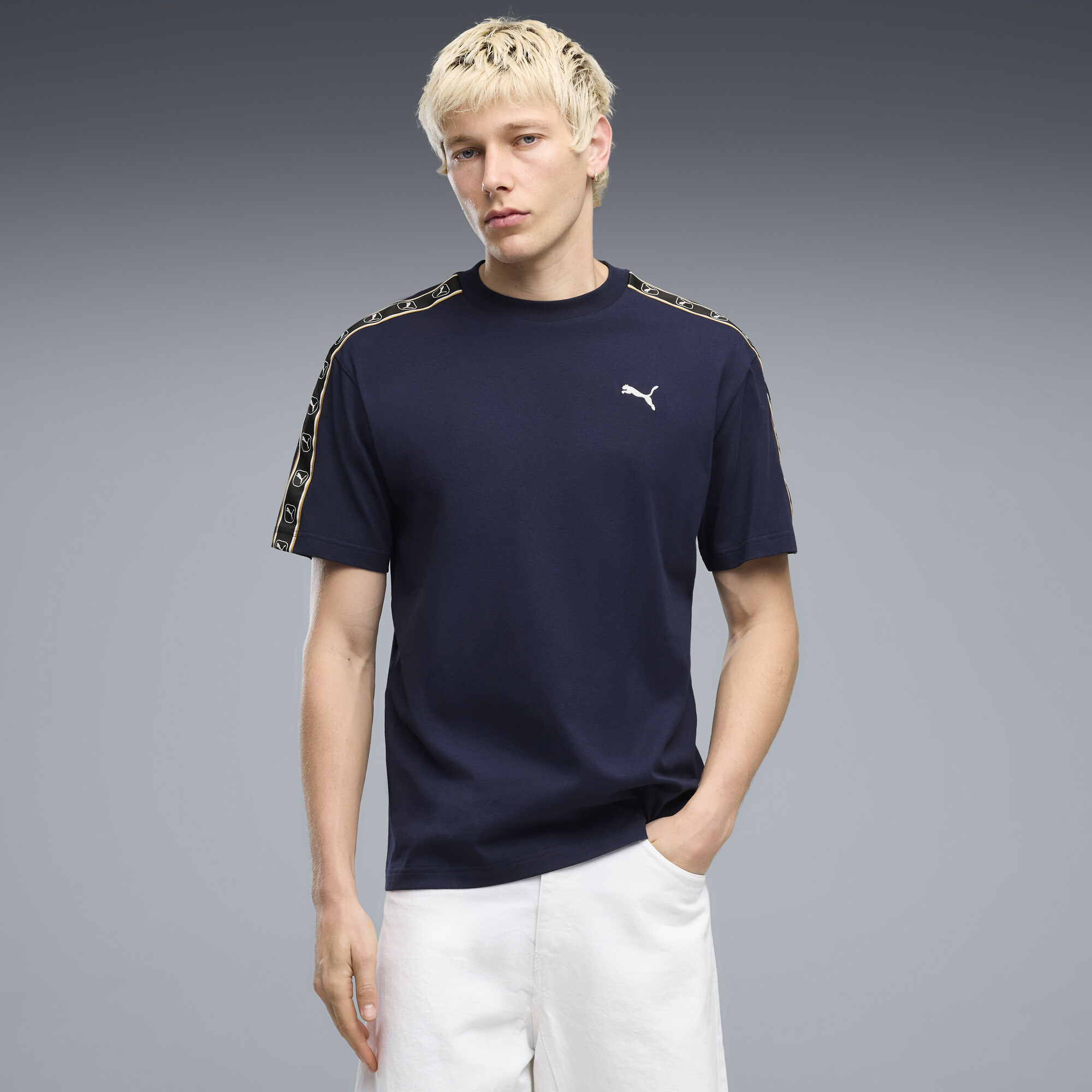 PUMA Essentials Elevated Tape Relaxed T-Shirt Herren, Accessoires, Blau, S