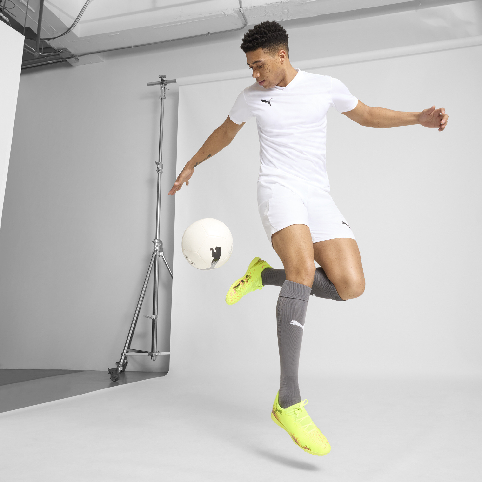 PUMA teamGLORY Men's Soccer Jersey in White, Size XXL