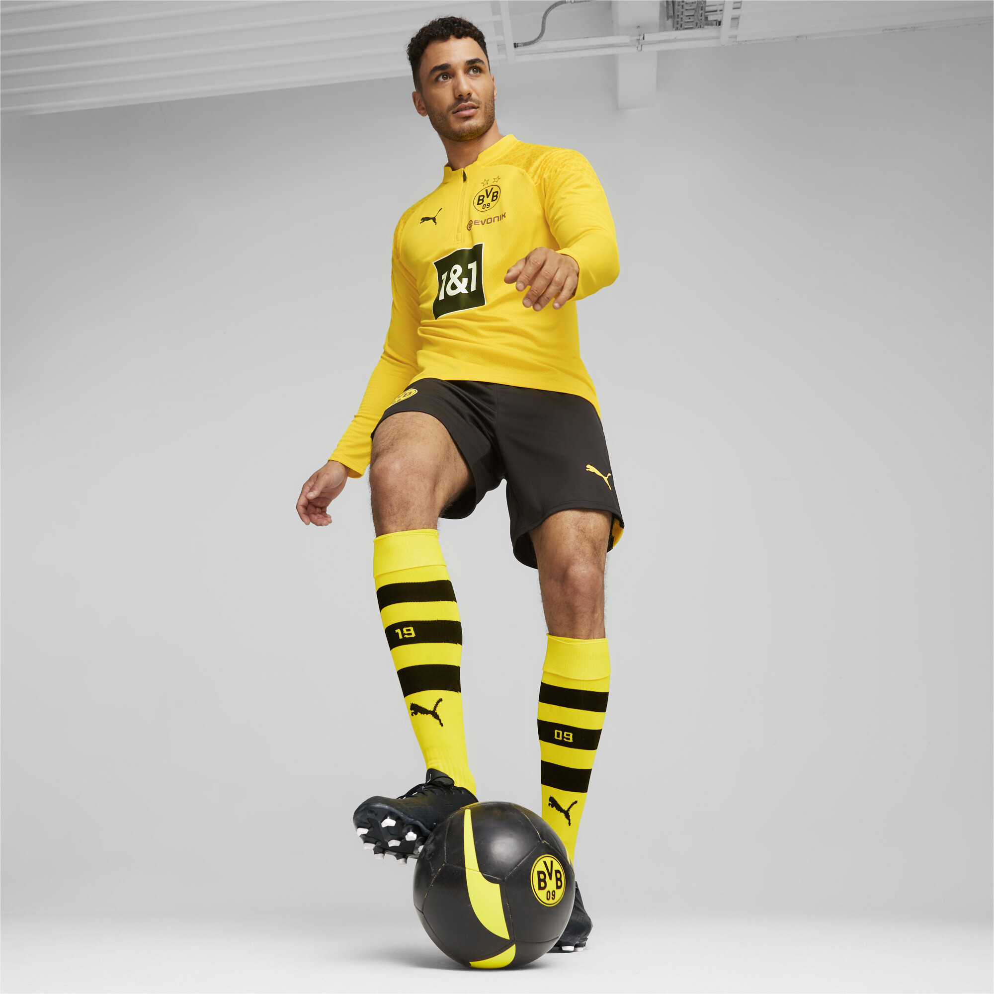 Men's Puma Borussia Dortmund Football Training Quarter-zip Top, Yellow Top, Size S Top, Clothing