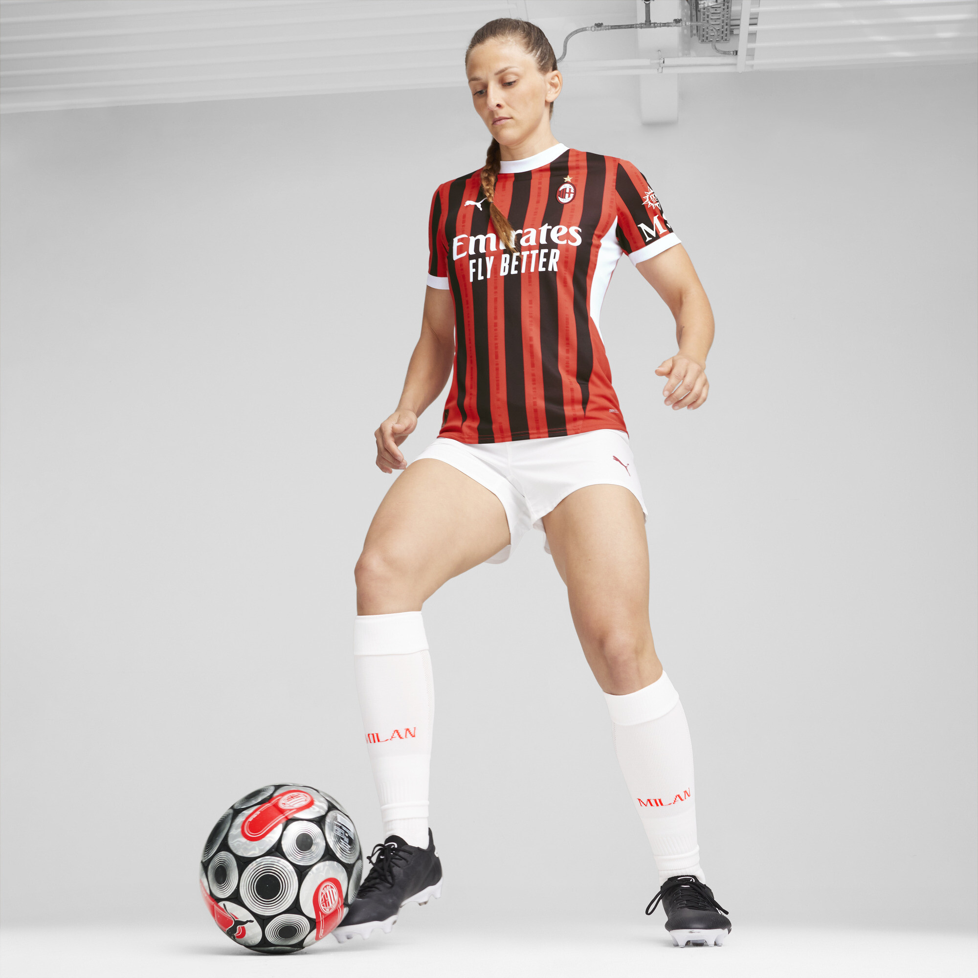 قميص جيرسيه AC Milan 24/25 Home للنساء أحمر