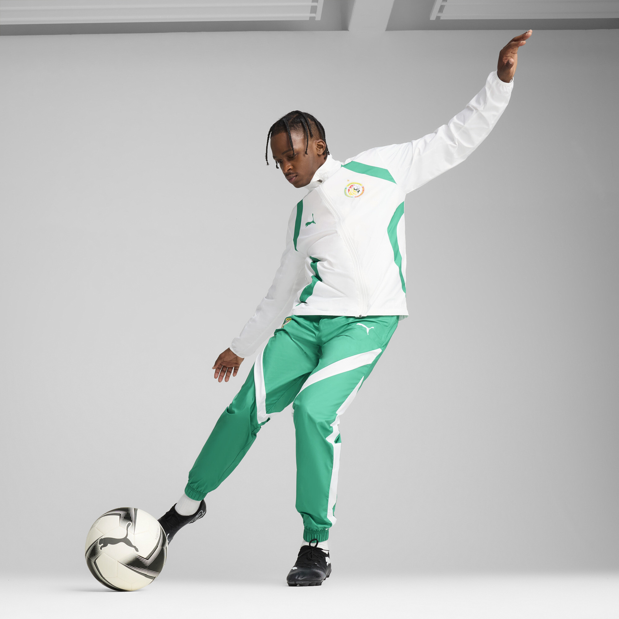 PUMA Senegal 2025 geweven prematch-jack voor Heren, Groen/Wit, Maat S thumbnail 6