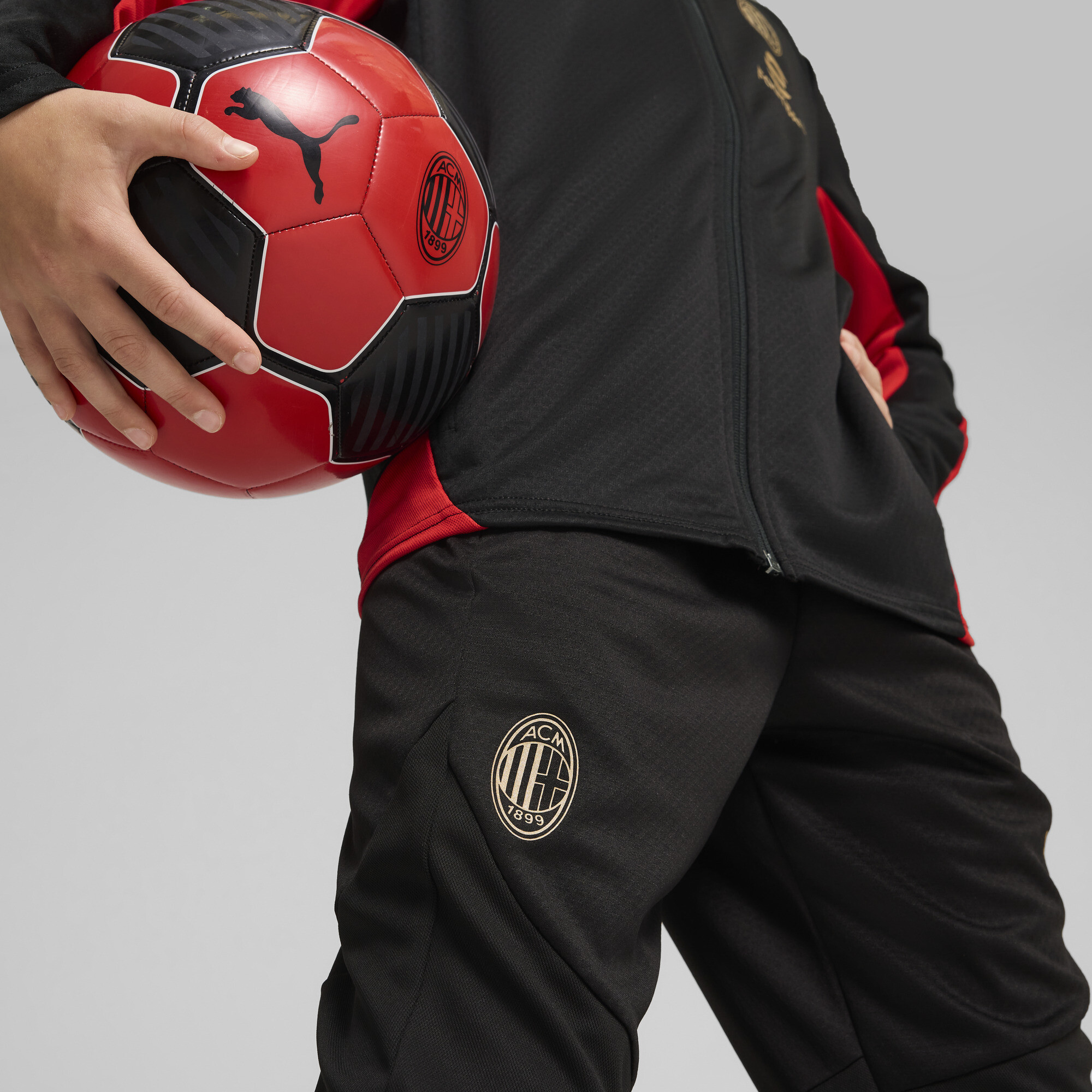 Puma AC Milan Training Pants Youth, Black, Size 5-6Y, Clothing