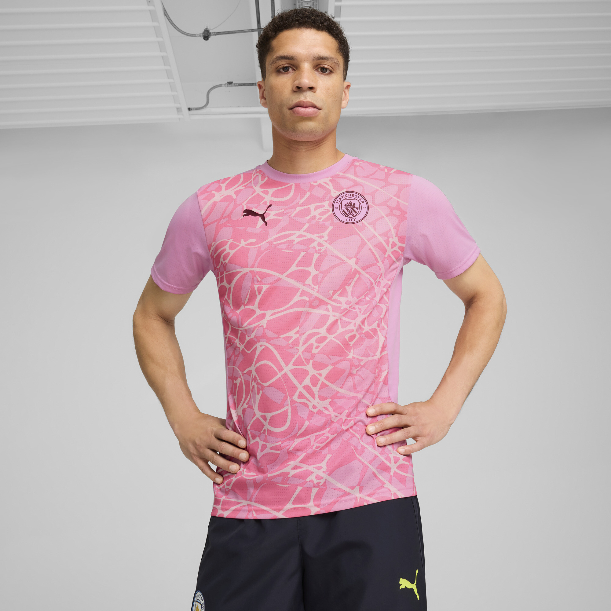 Manchester pink jersey deals