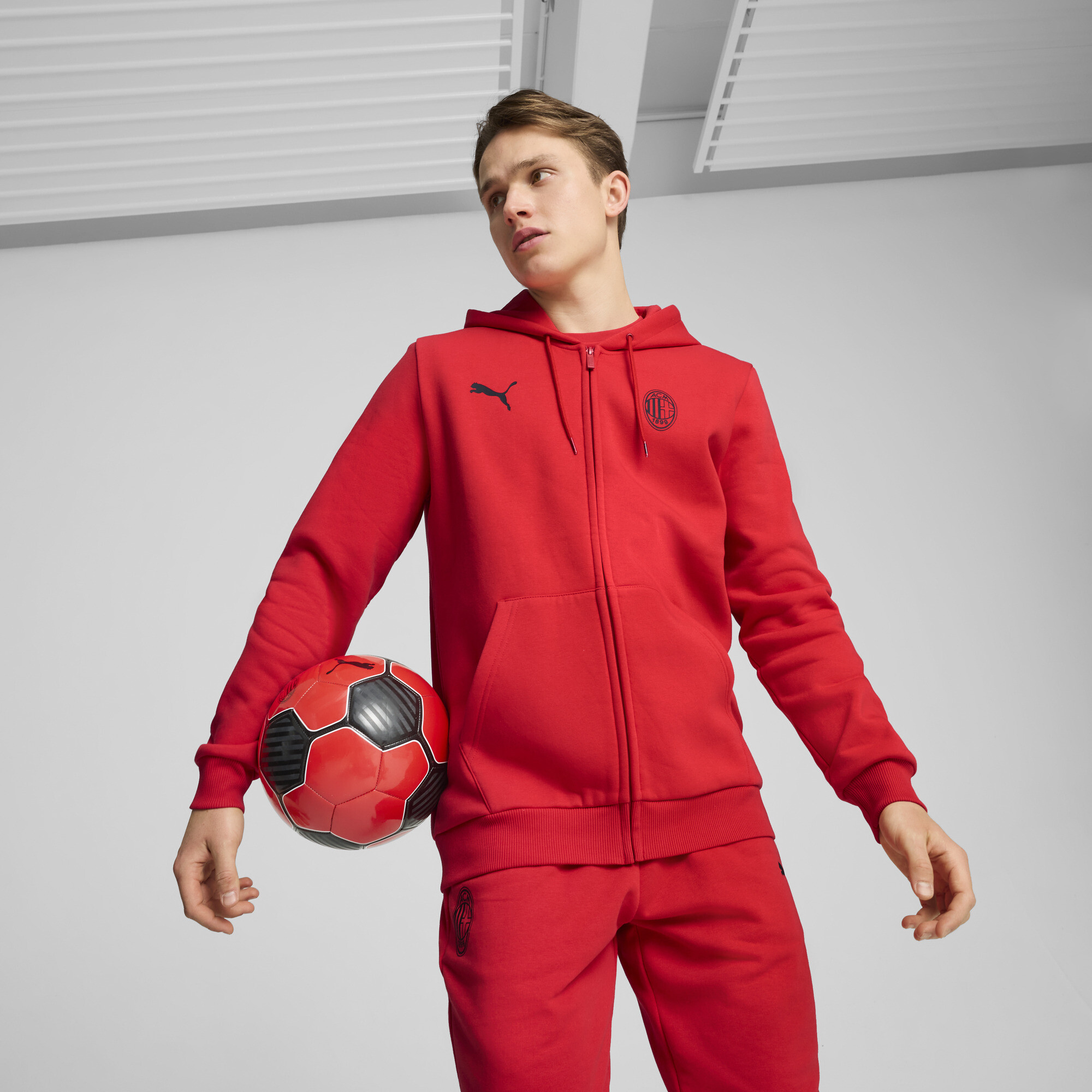 Puma AC Milan ftblESSENTIALS Kapuzenjacke Herren | Red/Black | Größe: S