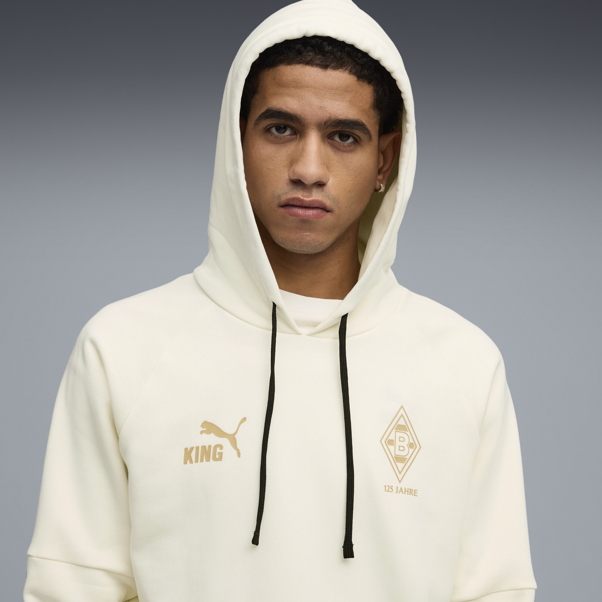 PUMA Borussia MÃ¶nchengladbach KING hoodie voor Heren, Wit/Goud, Maat M thumbnail 5