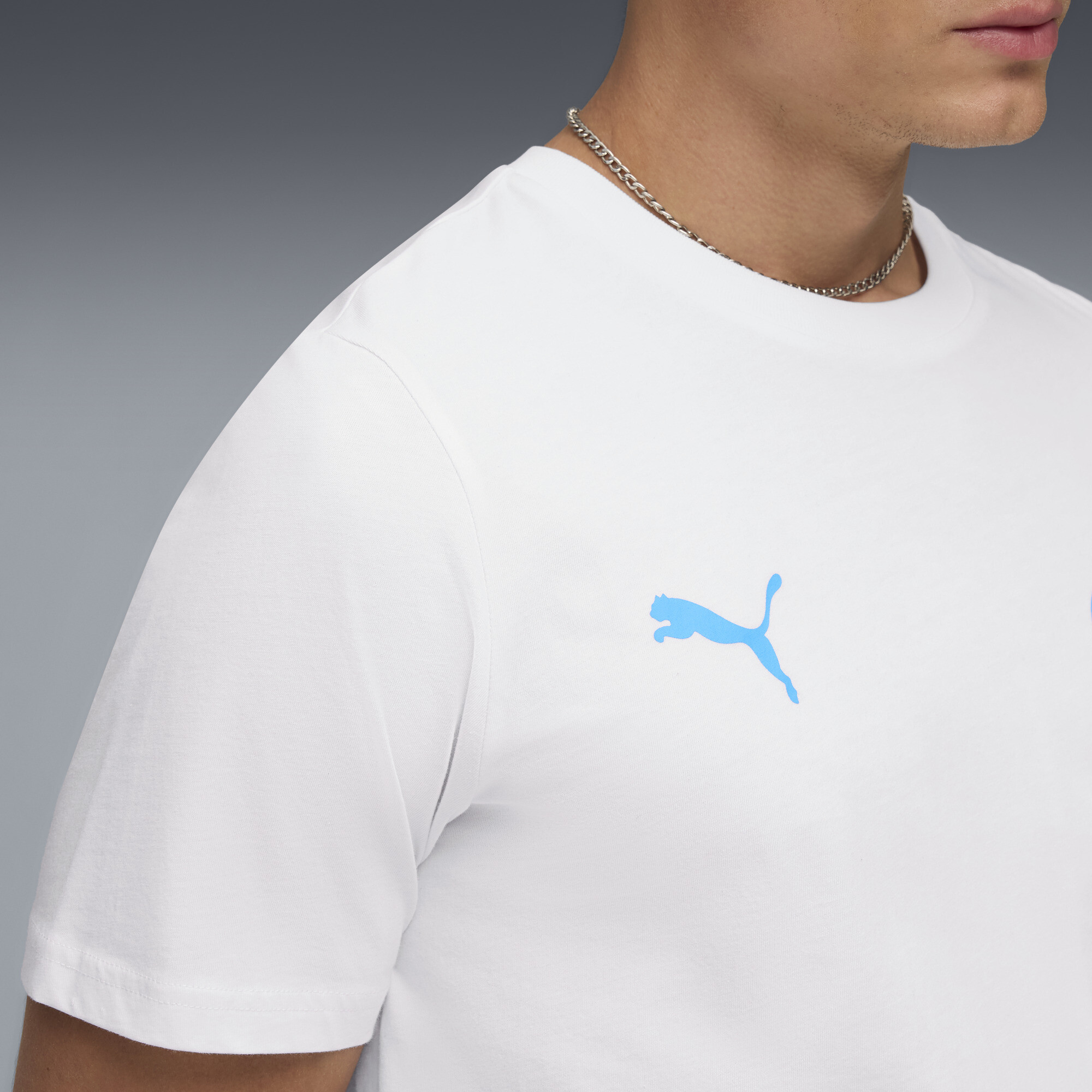 PUMA Olympique de Marseille FtblEssentials T-shirt voor Heren, Blauw/Wit, Maat L thumbnail 2