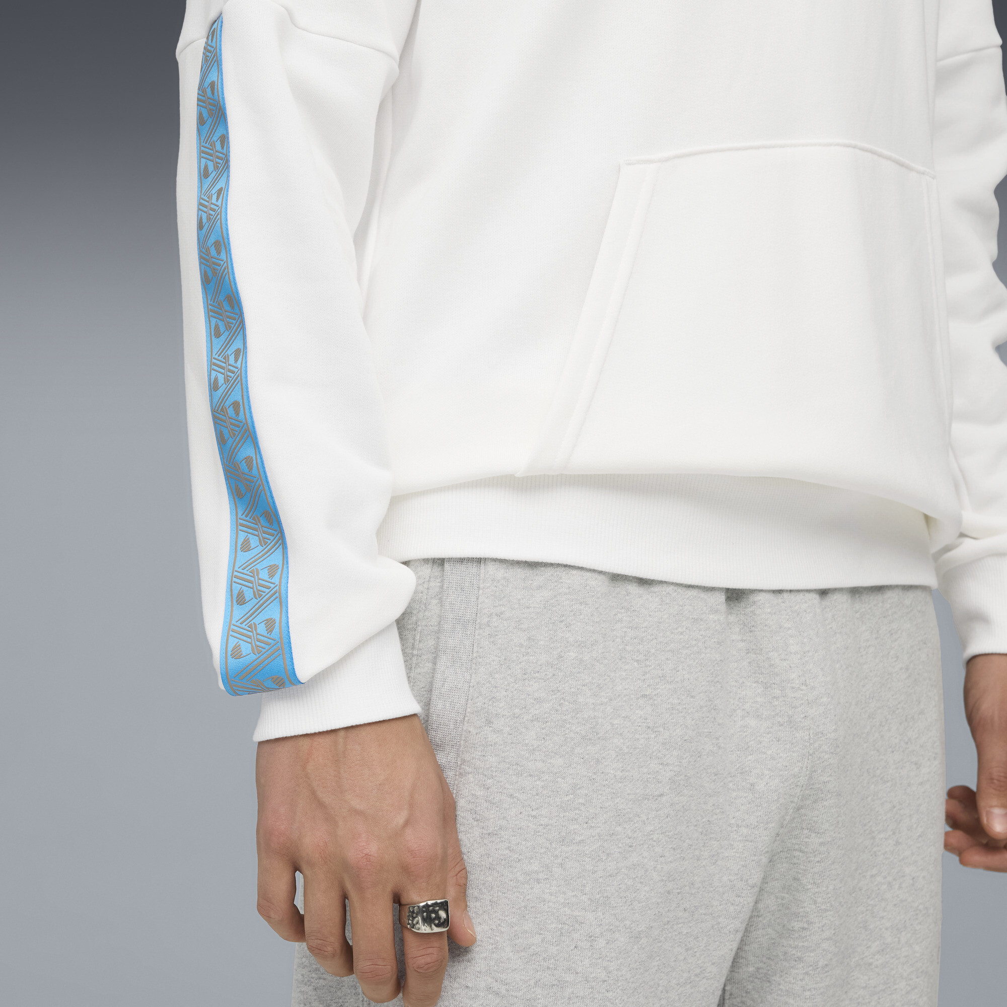 PUMA Olympique de Marseille KING hoodie voor Heren, Wit/Goud, Maat M thumbnail 2