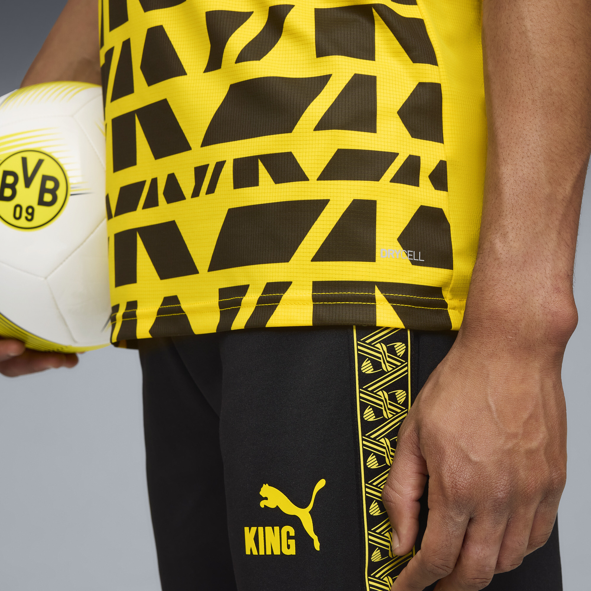 PUMA Borussia Dortmund pre-match shirt voor Heren, Zwart/Geel, Maat S thumbnail 2