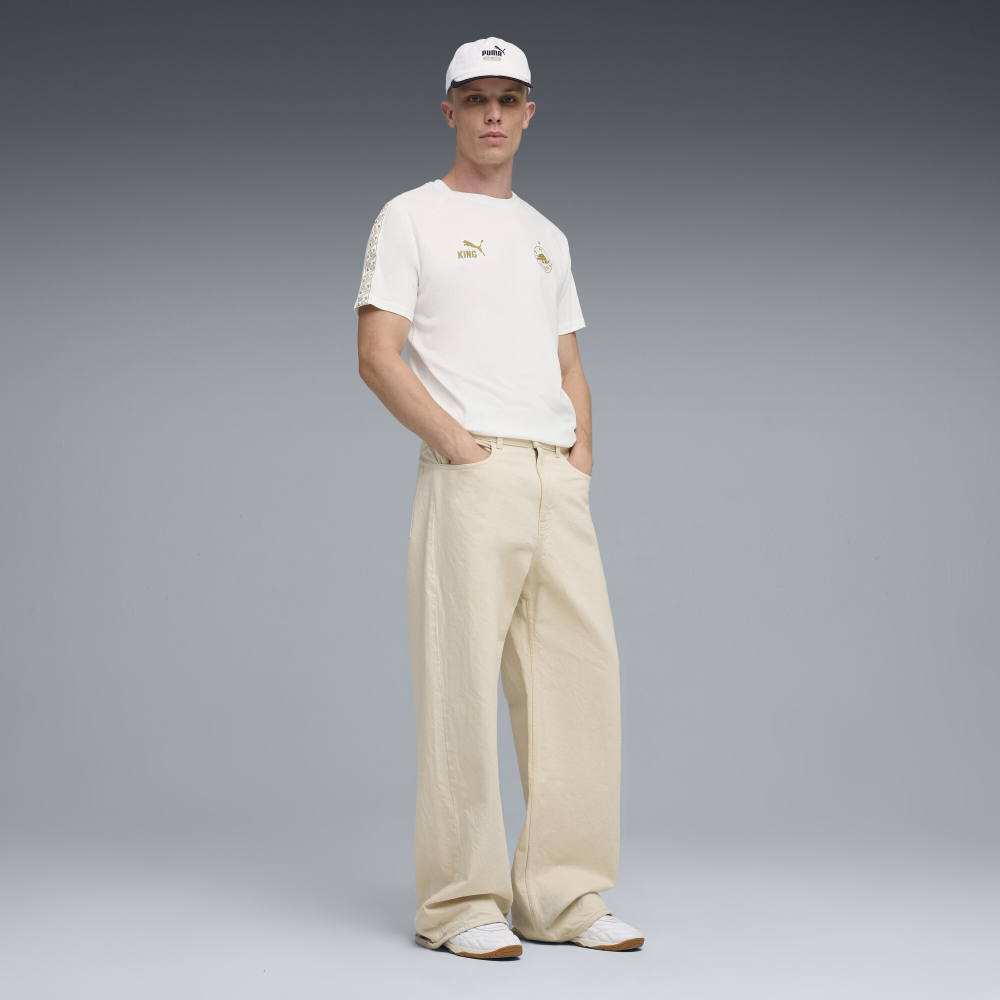 PUMA FC Rood Bull Salzburg KING T-shirt voor Heren, Wit/Goud, Maat XXL thumbnail 2