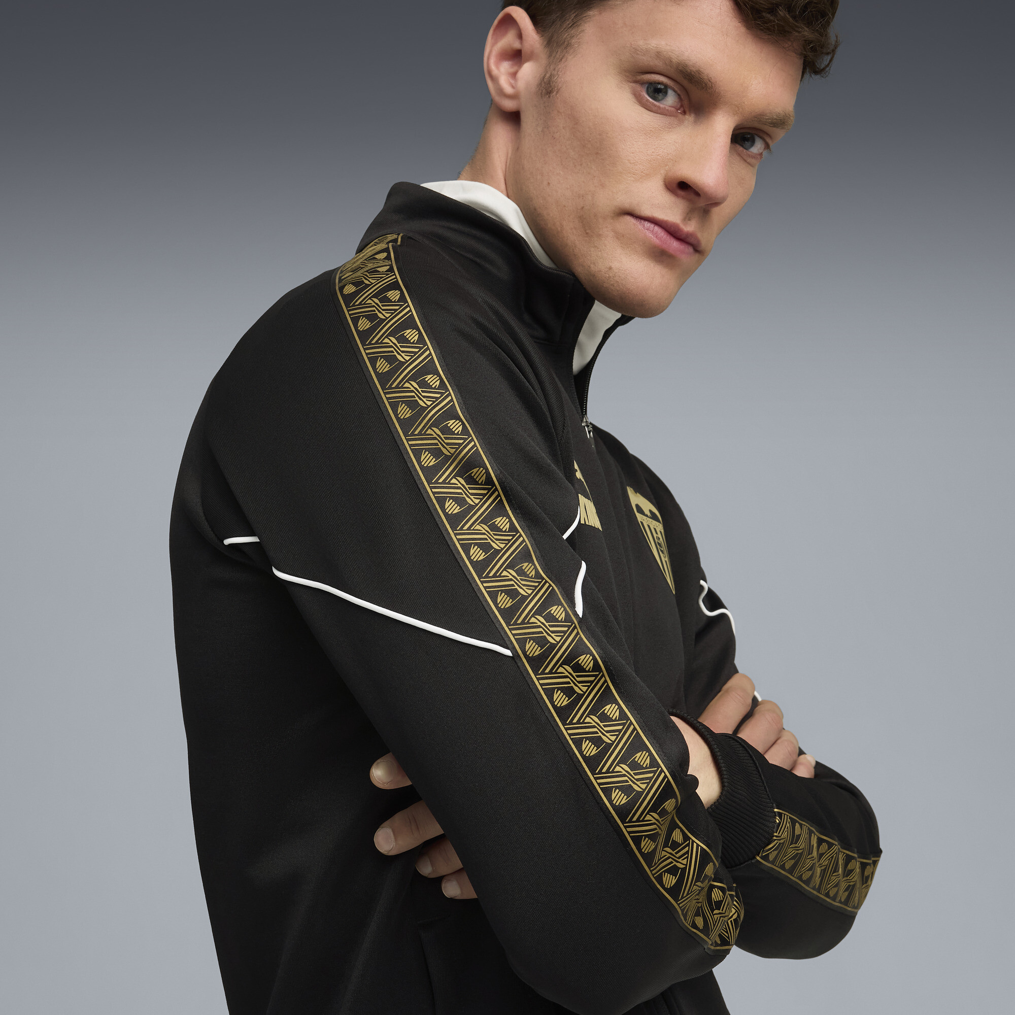 PUMA Valencia CF KING Anthem jack voor Heren, Zwart/Goud, Maat L thumbnail 7