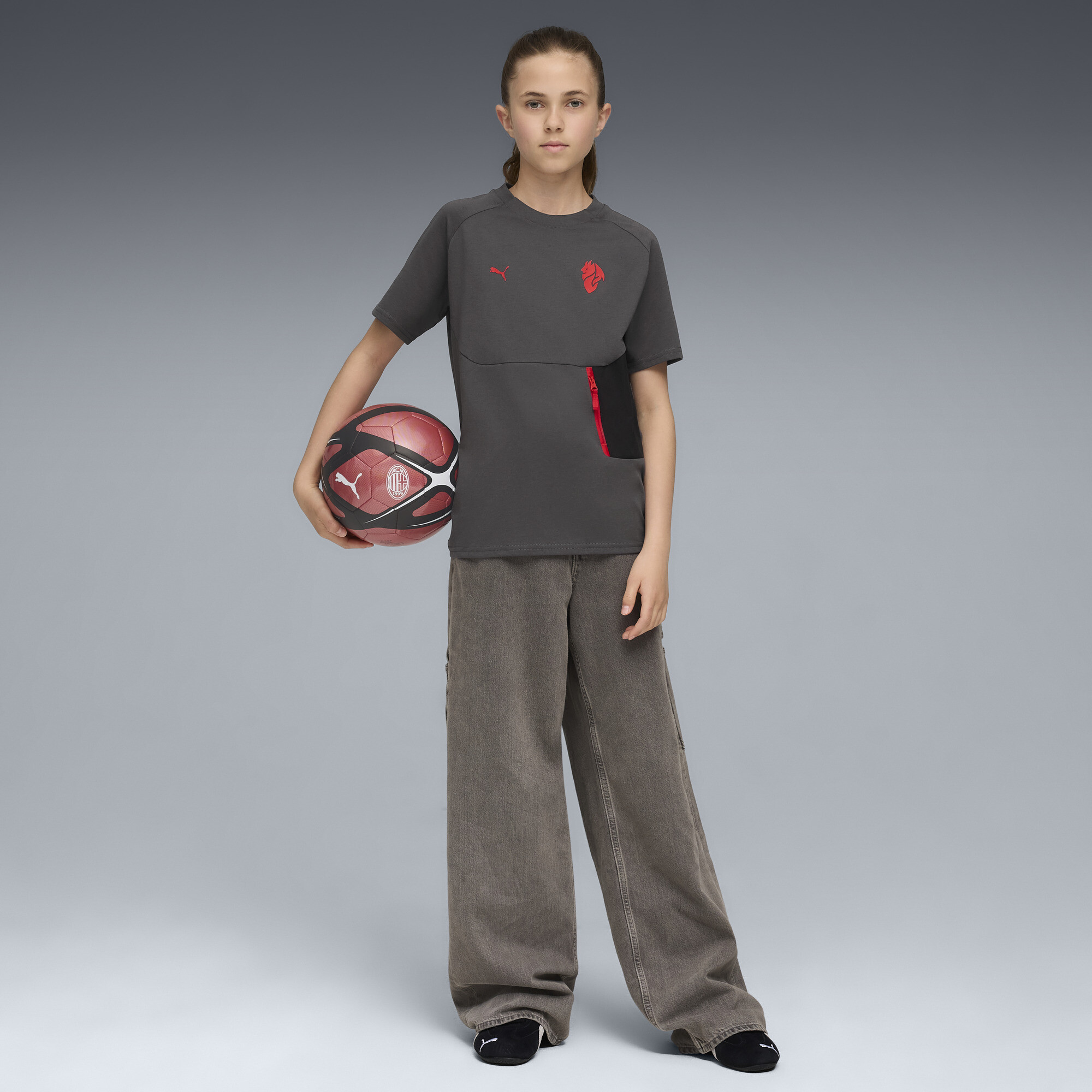 AC Milan PUMATECH T-shirt met zak, Grijs/Rood, Maat 7-8Y thumbnail 5