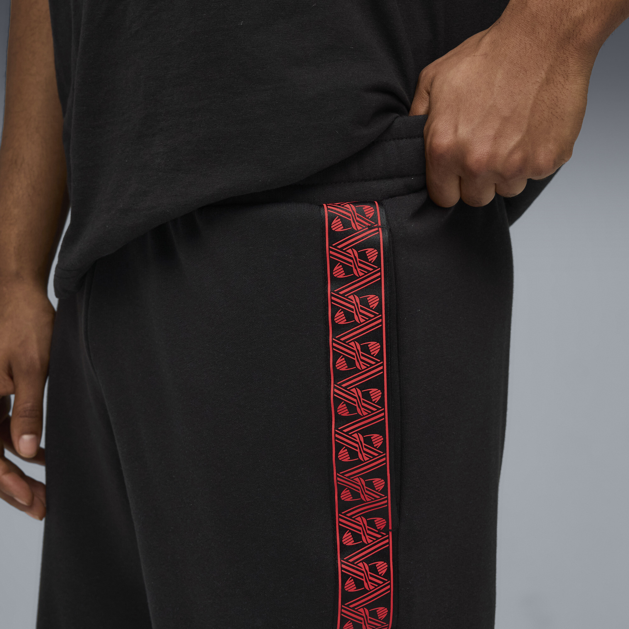 PUMA RC Lens KING sweatshort voor Heren, Zwart/Goud, Maat M thumbnail 2