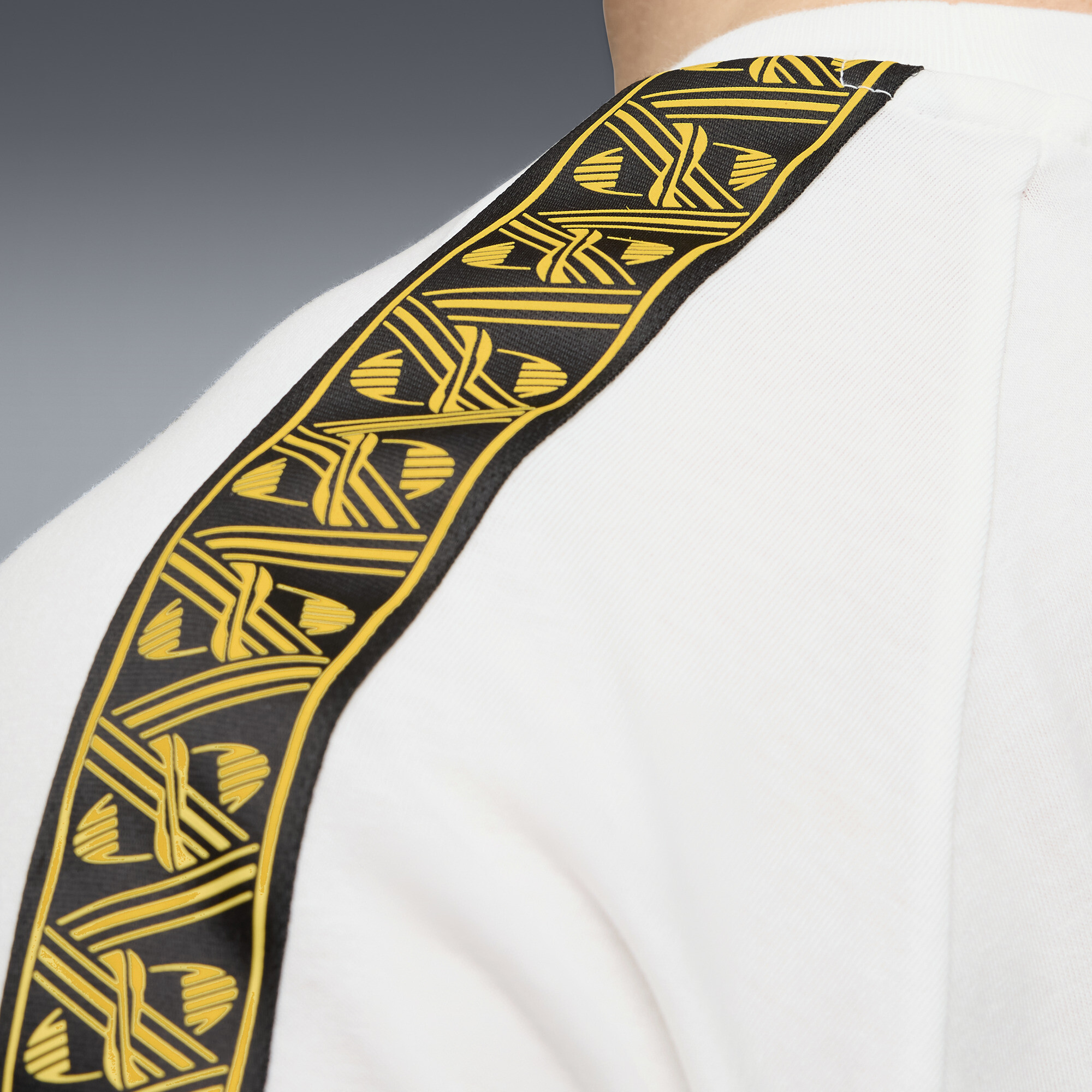 PUMA Borussia Dortmund KING T-shirt voor Heren, Geel/Wit, Maat M thumbnail 2