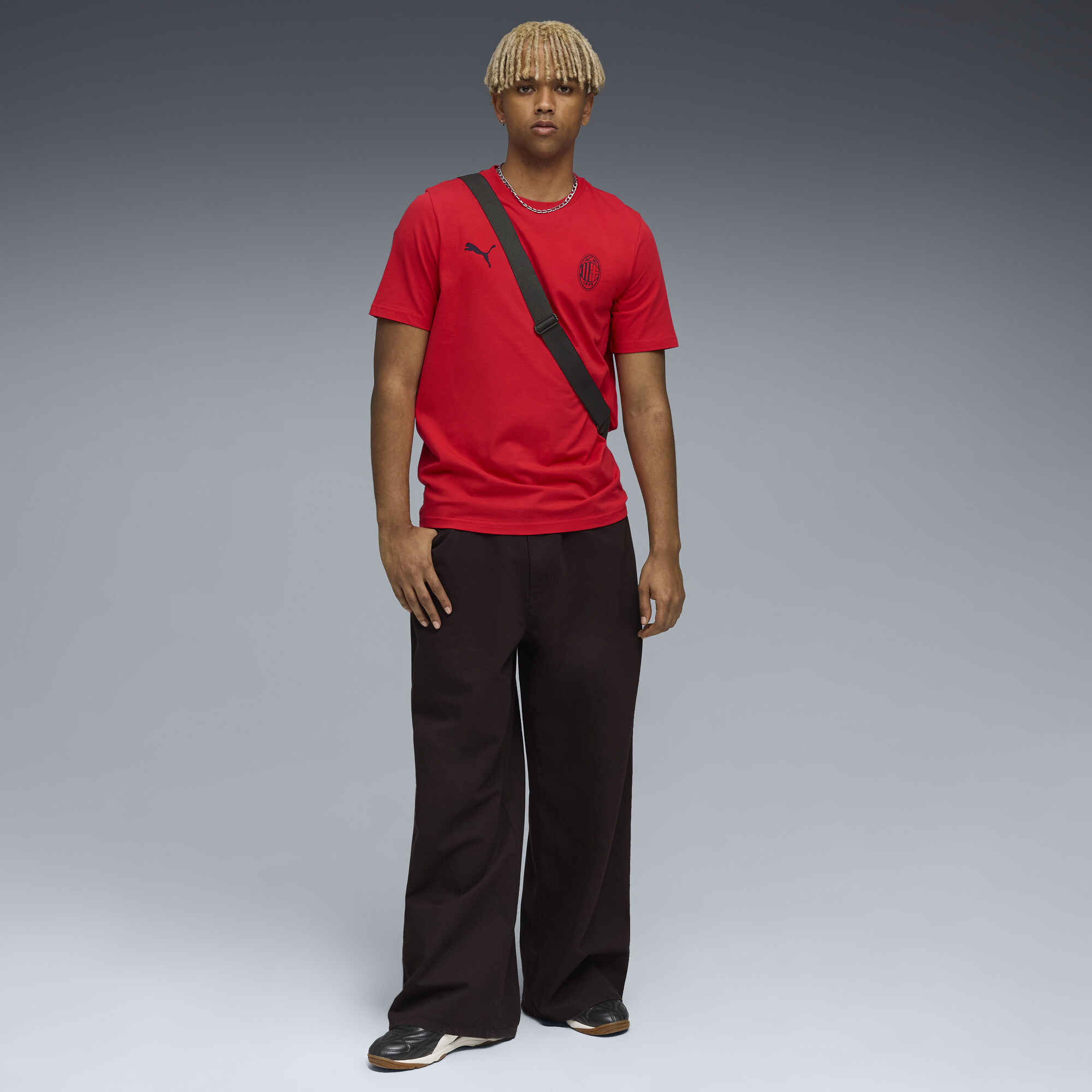 PUMA AC Milan FtblEssentials T-shirt voor Heren, Zwart/Rood, Maat XL thumbnail 4