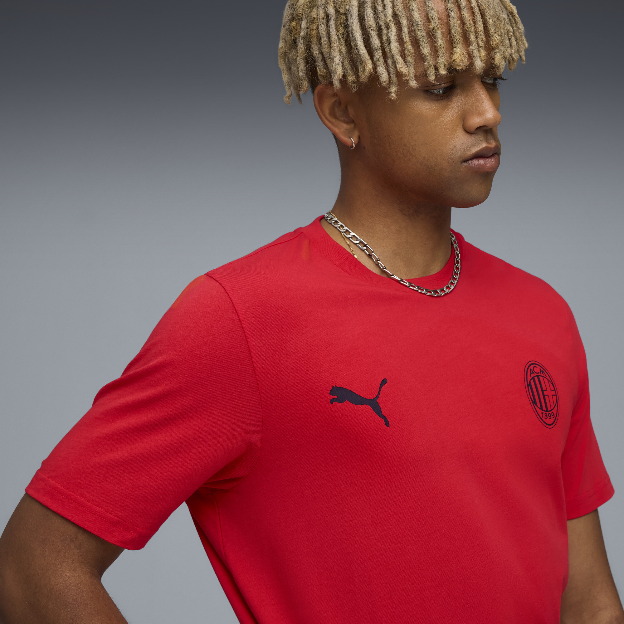 PUMA AC Milan FtblEssentials T-shirt voor Heren, Zwart/Rood, Maat XL thumbnail 2