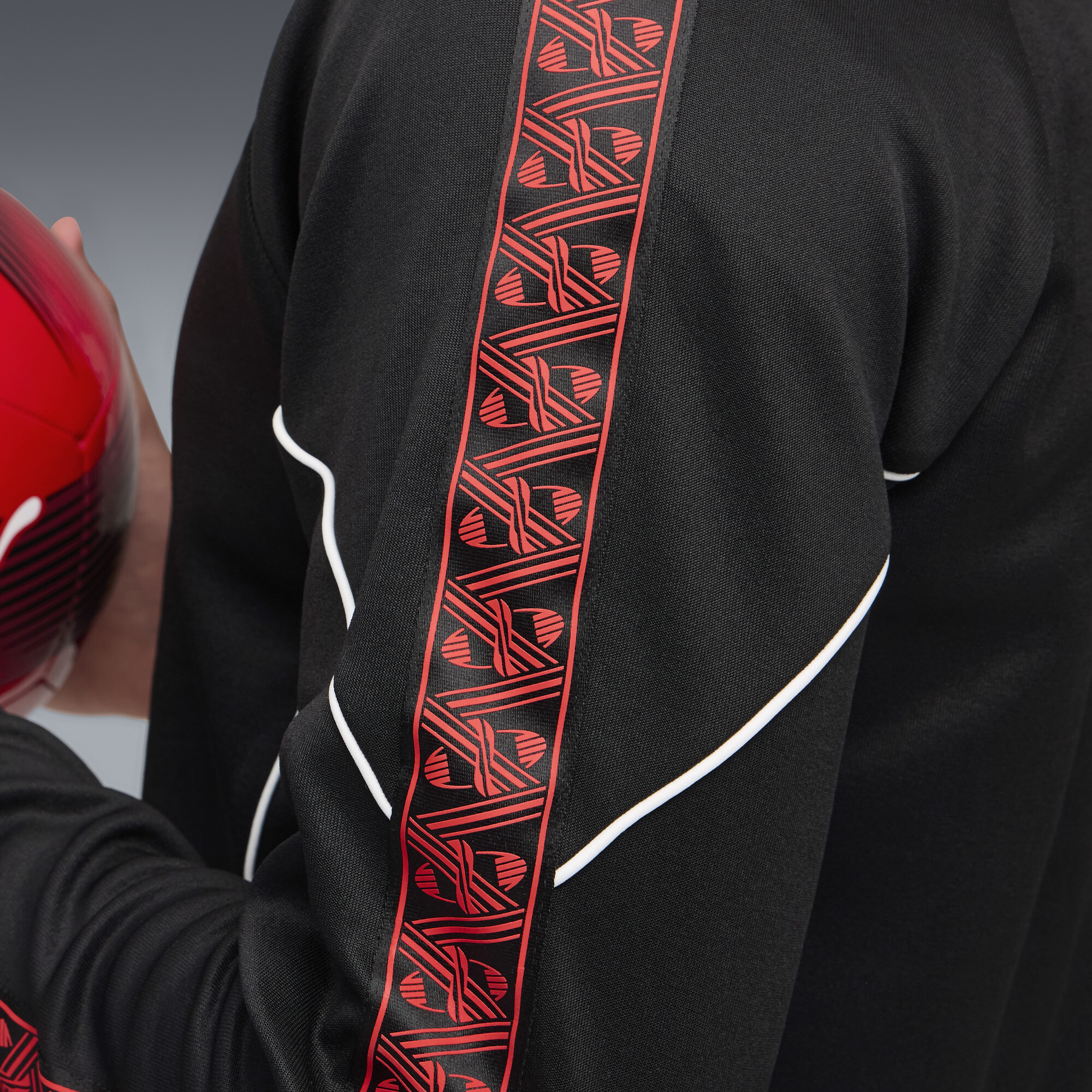 PUMA AC Milan KING Anthem jack voor Heren, Zwart/Rood, Maat XXL thumbnail 4