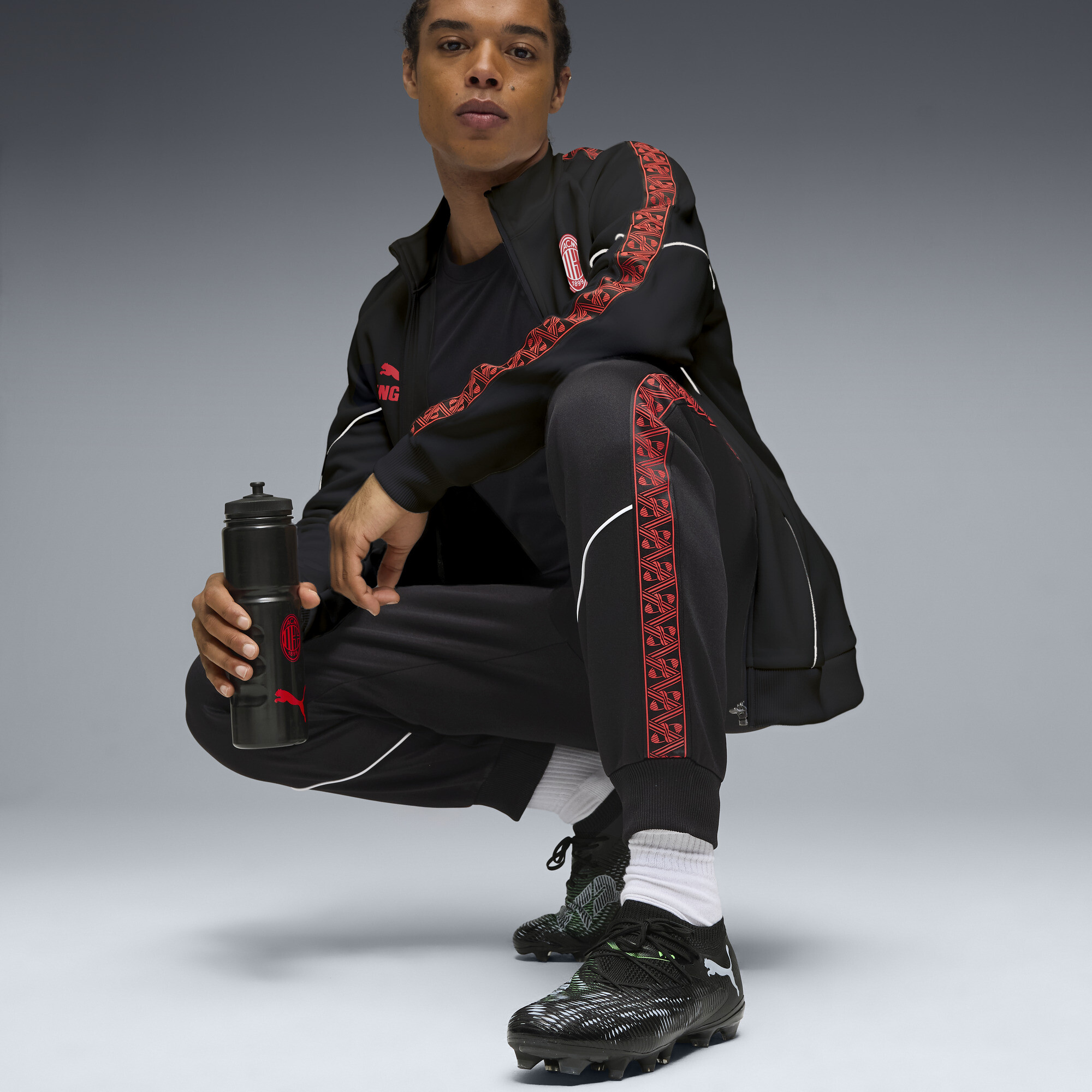 PUMA AC Milan KING Anthem broek voor Heren, Zwart/Rood, Maat S thumbnail 2