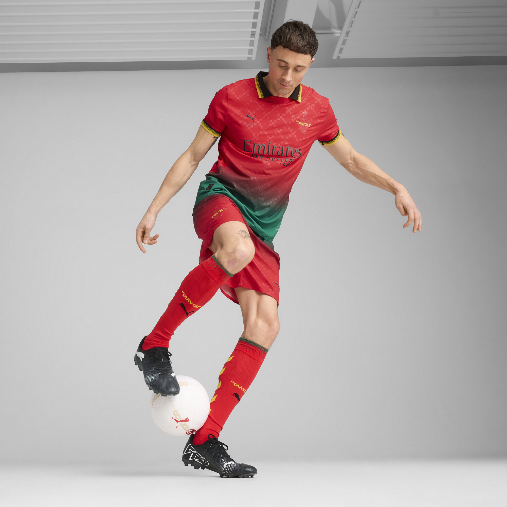 PUMA AC MILAN x OFF-Witâ¢ Authentic short voor Heren, Zwart/Rood, Maat M thumbnail 6