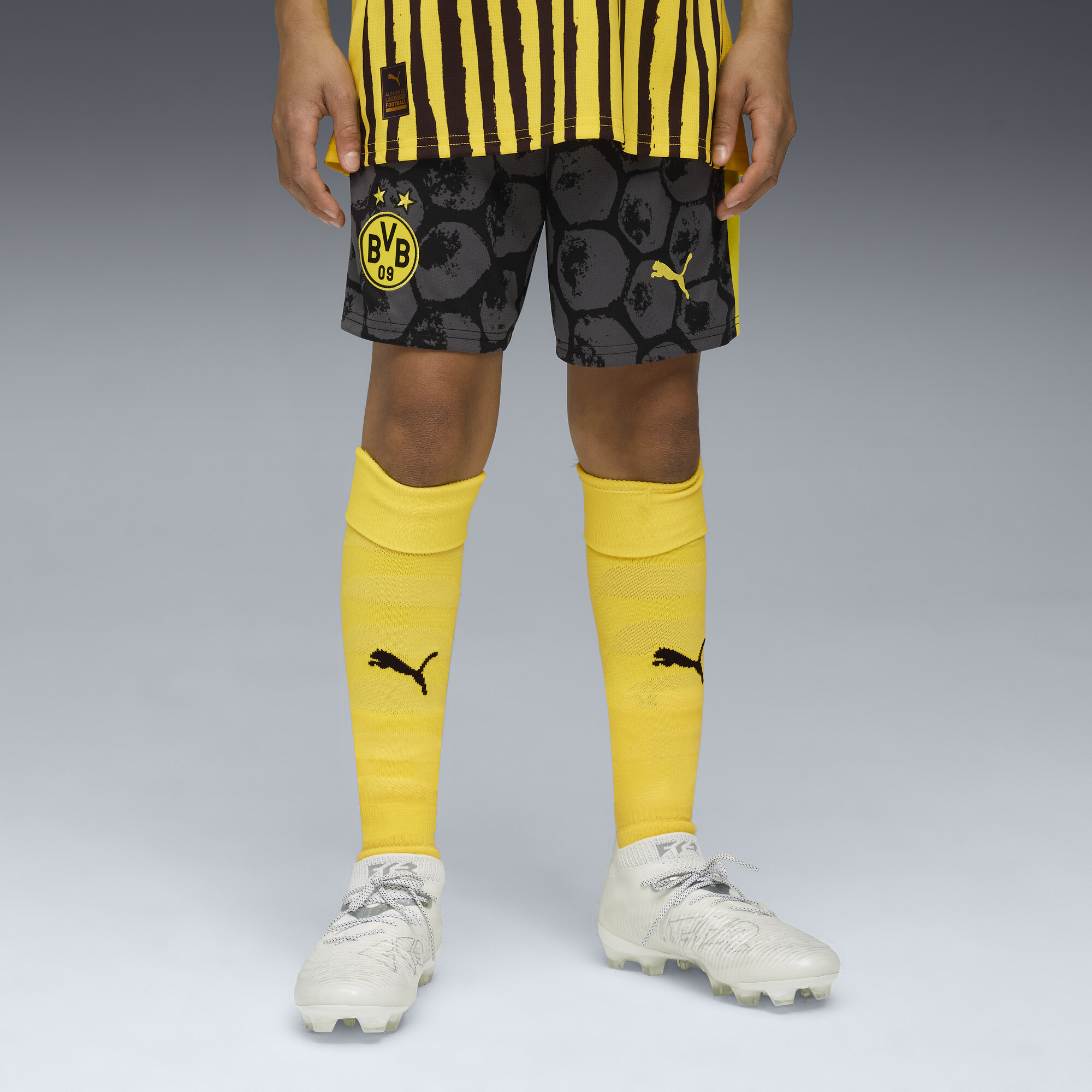 Puma KIDSUPER x BORUSSIA DORTMUND Shorts Teenager Für Herren Für Damen Für Kinder | Mit Print | Black/Faster Yellow | Gr...